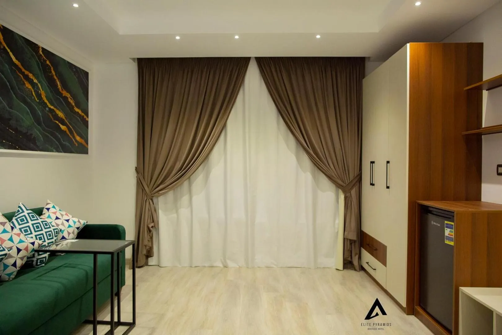 TV and multimedia in Elite Pyramids Boutique Hotel