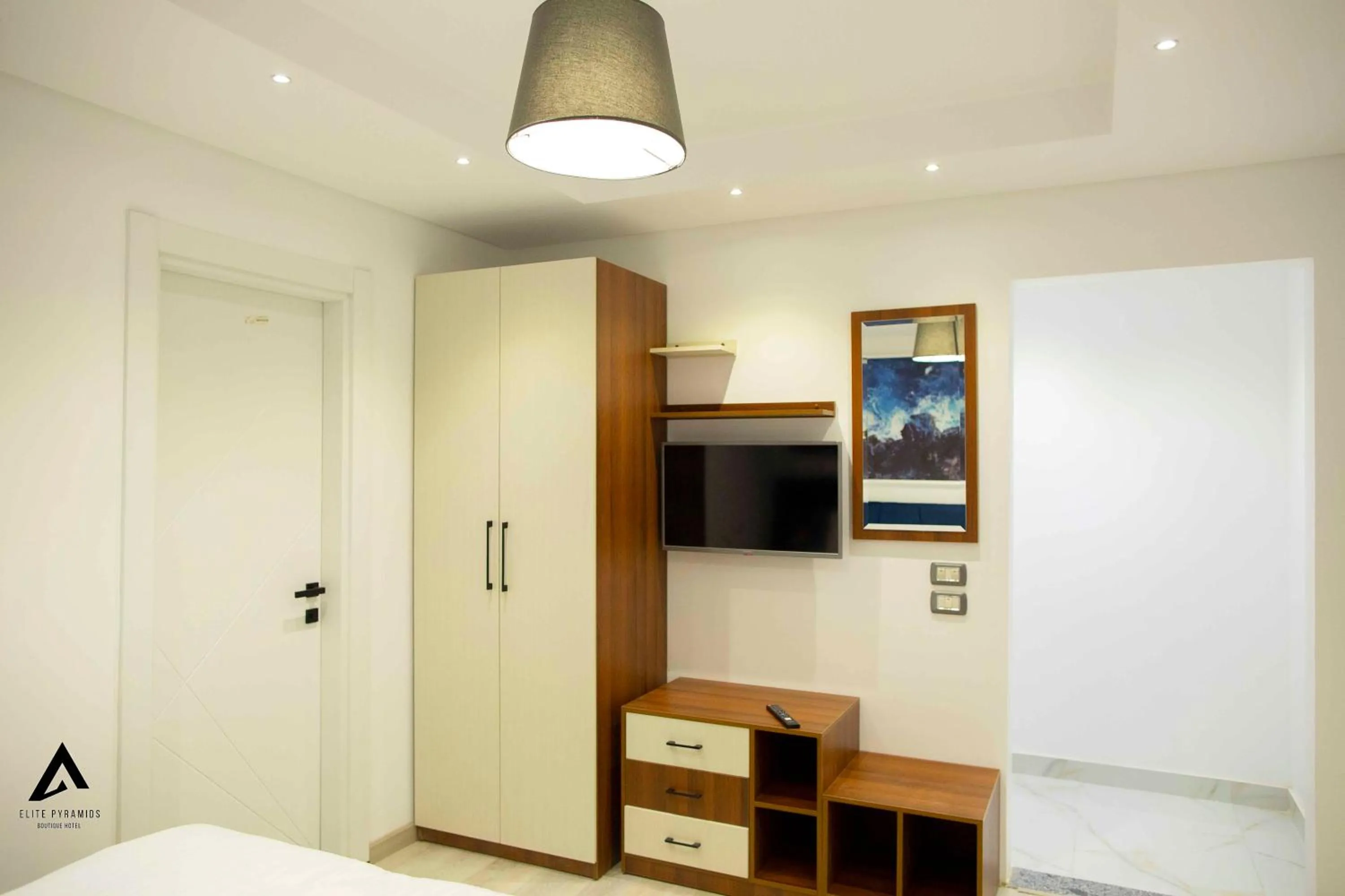 TV and multimedia, Bed in Elite Pyramids Boutique Hotel