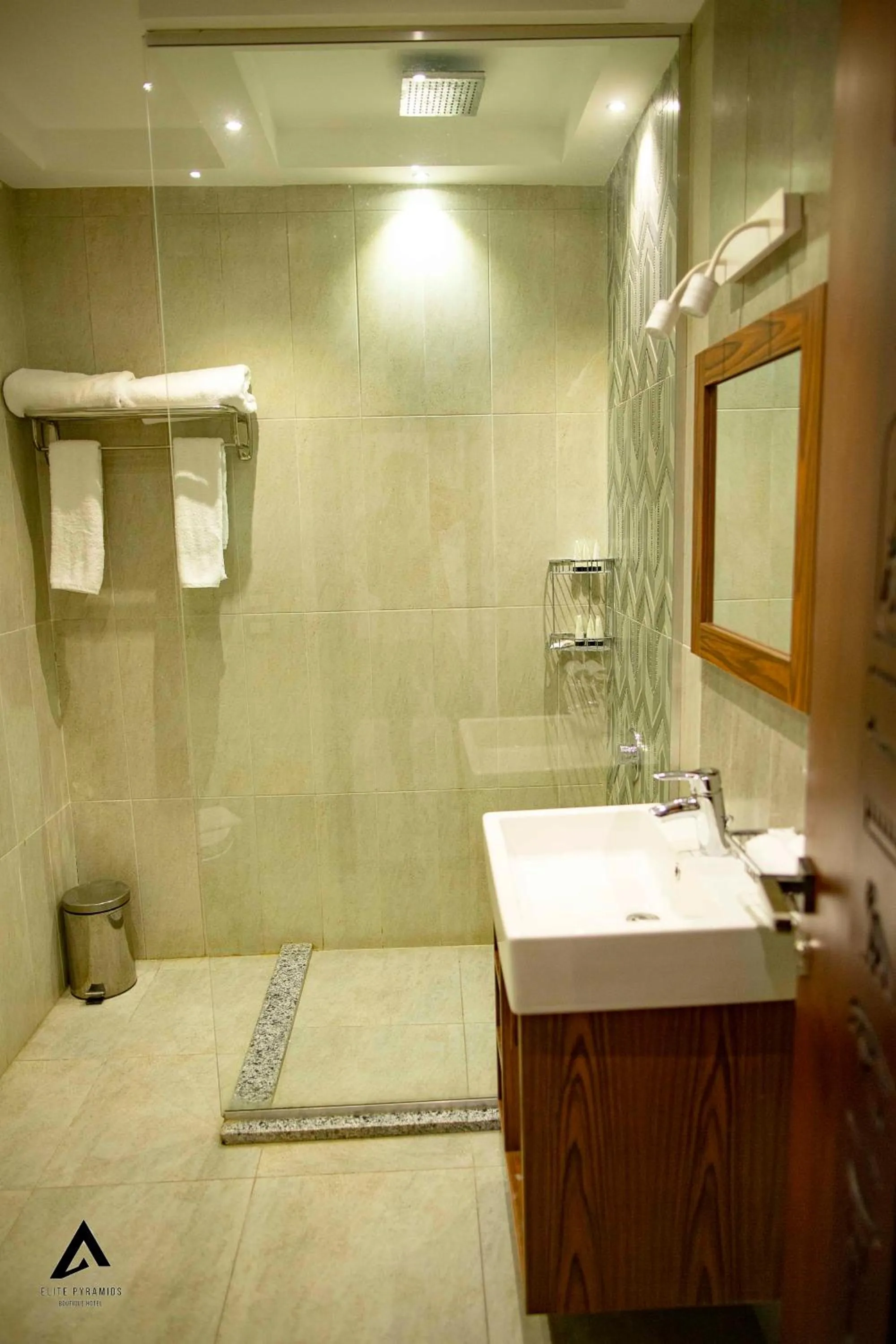 Bathroom in Elite Pyramids Boutique Hotel