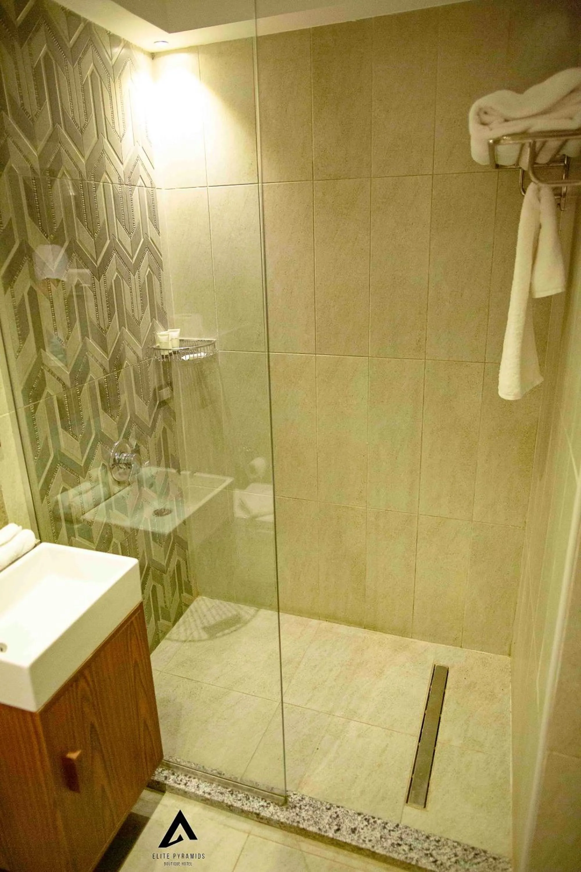 Shower in Elite Pyramids Boutique Hotel
