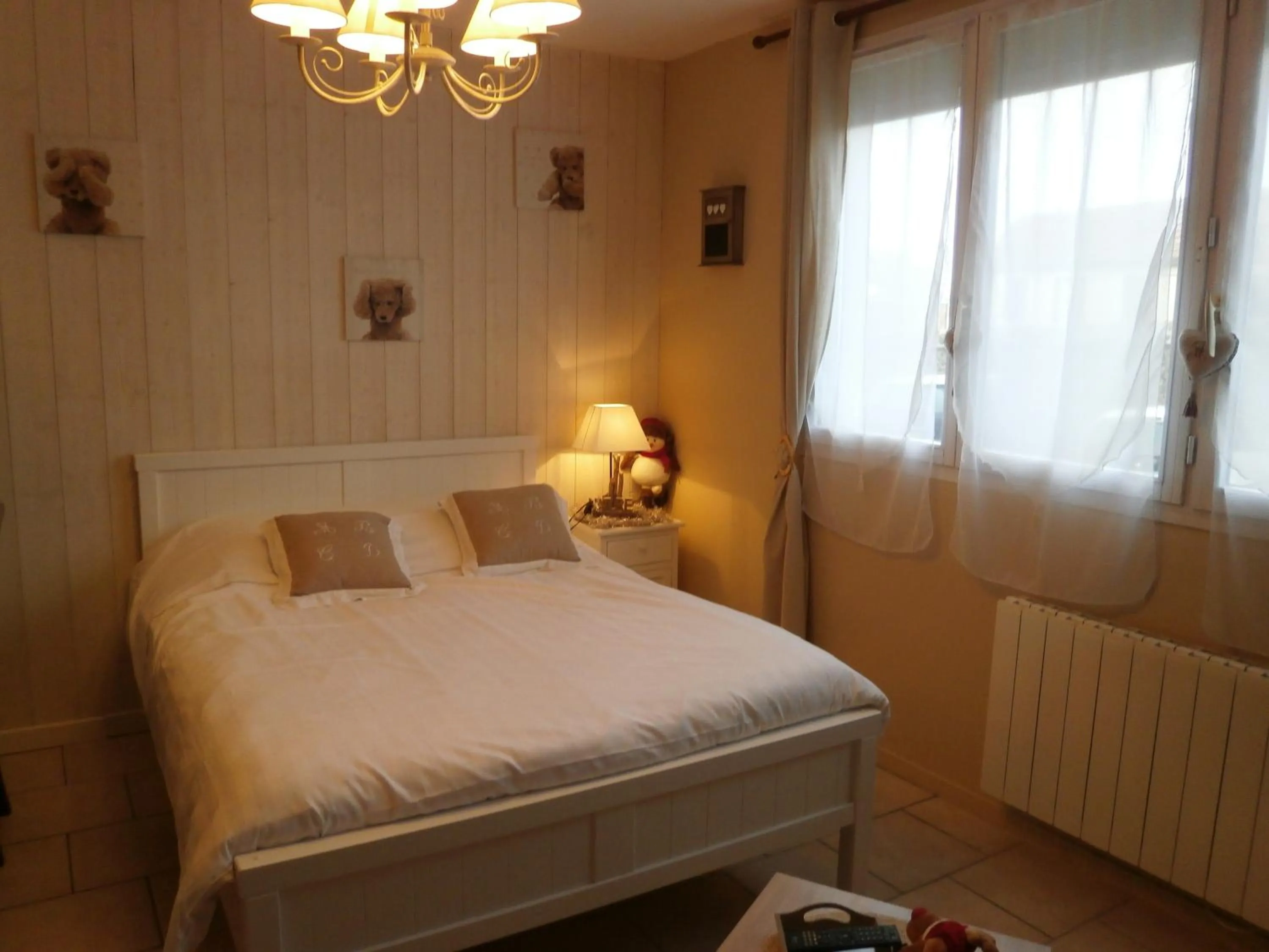 Bedroom, Bed in Au 14 Honfleur parking privé