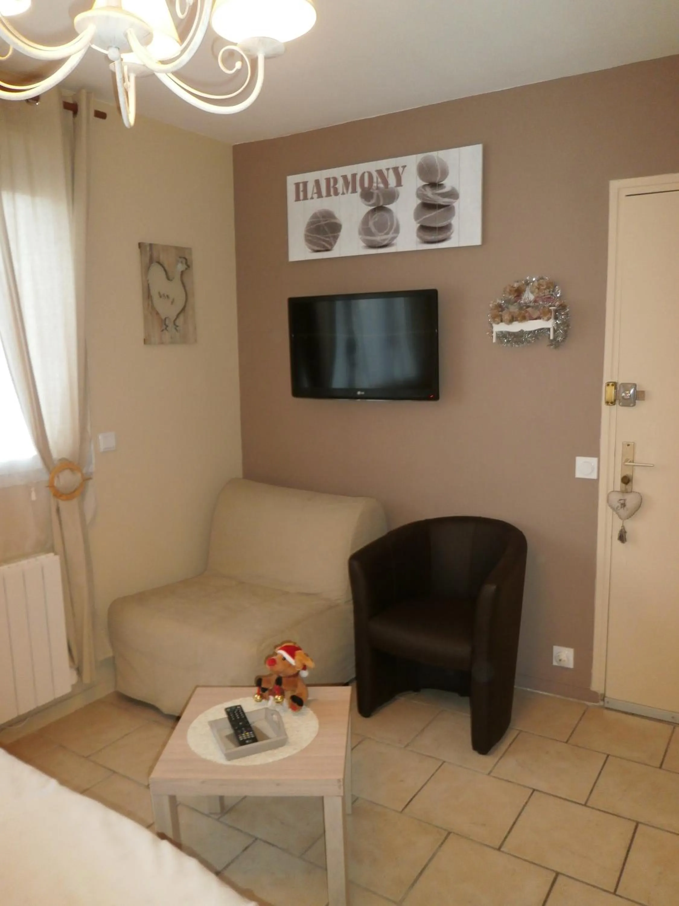 Lounge or bar in Au 14 Honfleur parking privé