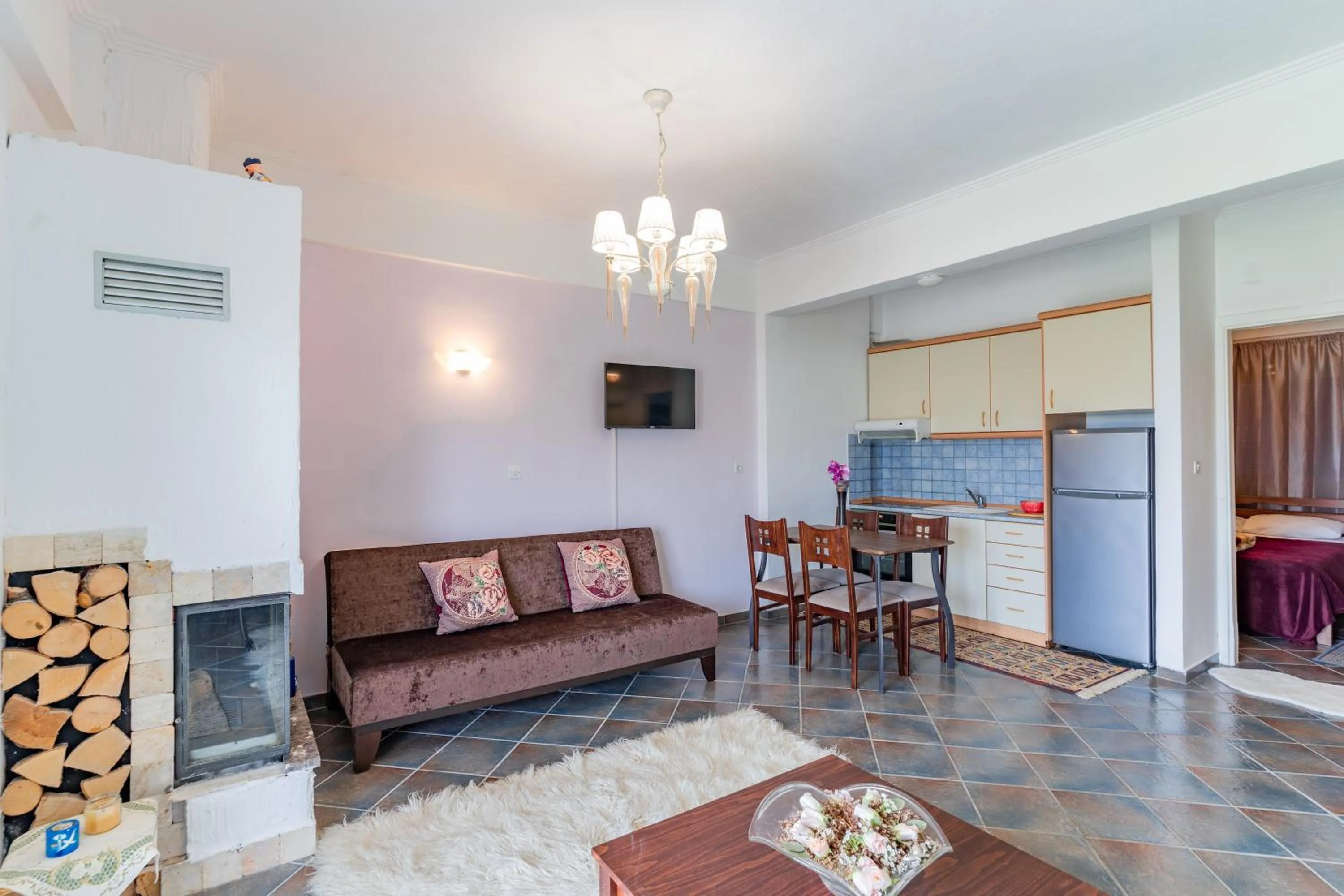 TV and multimedia in Erifili Kallithea