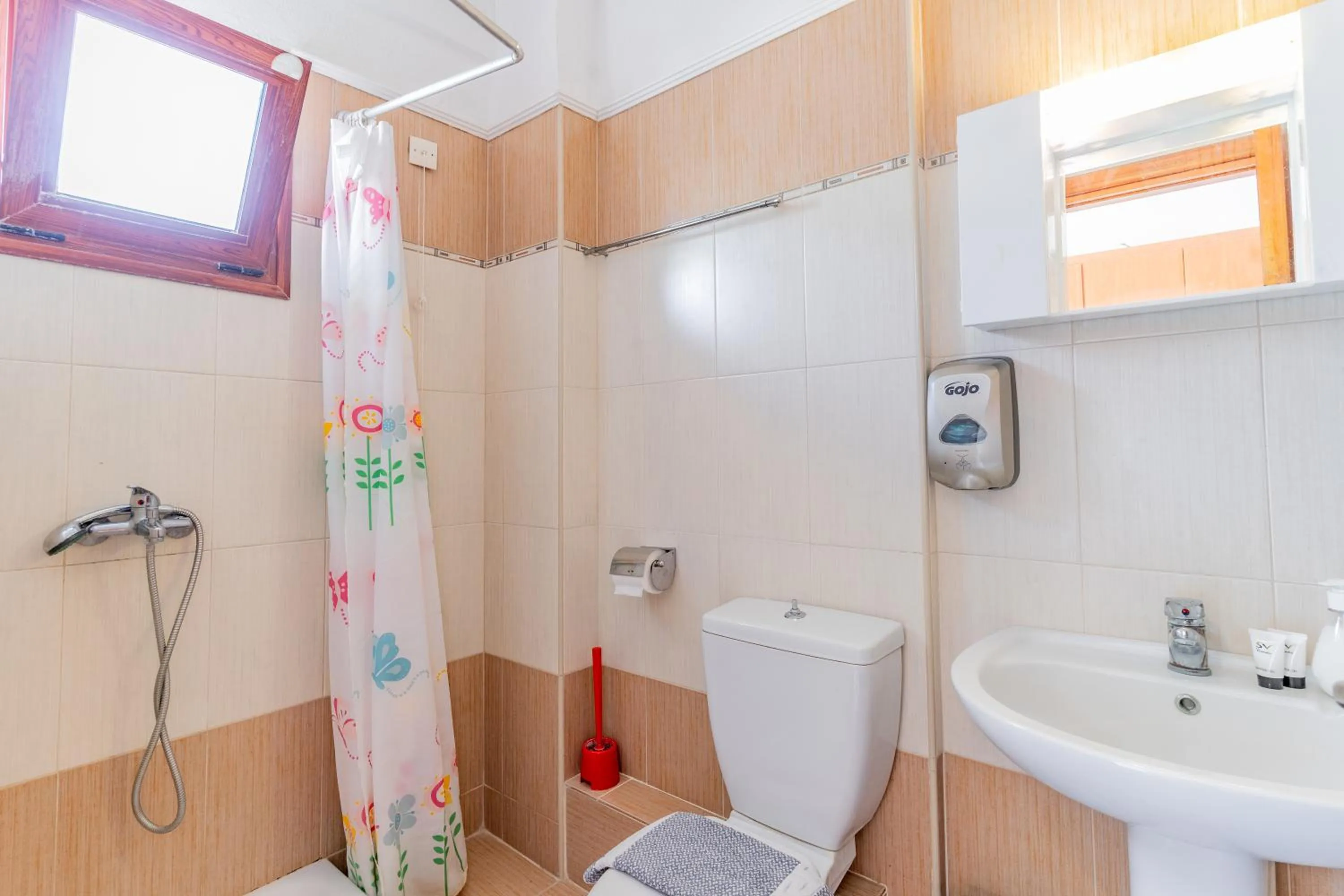 Shower in Erifili Kallithea