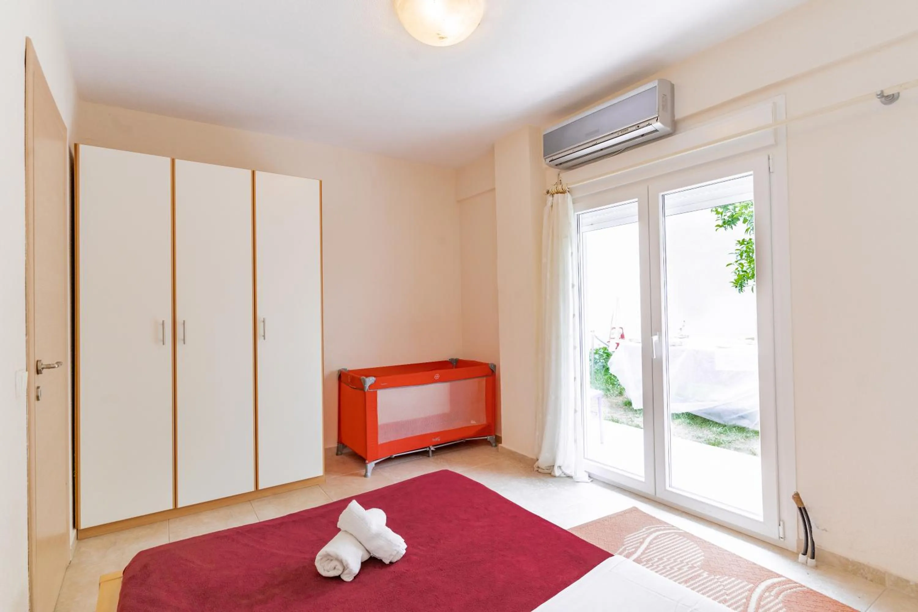 Bedroom, Bed in Erifili Kallithea