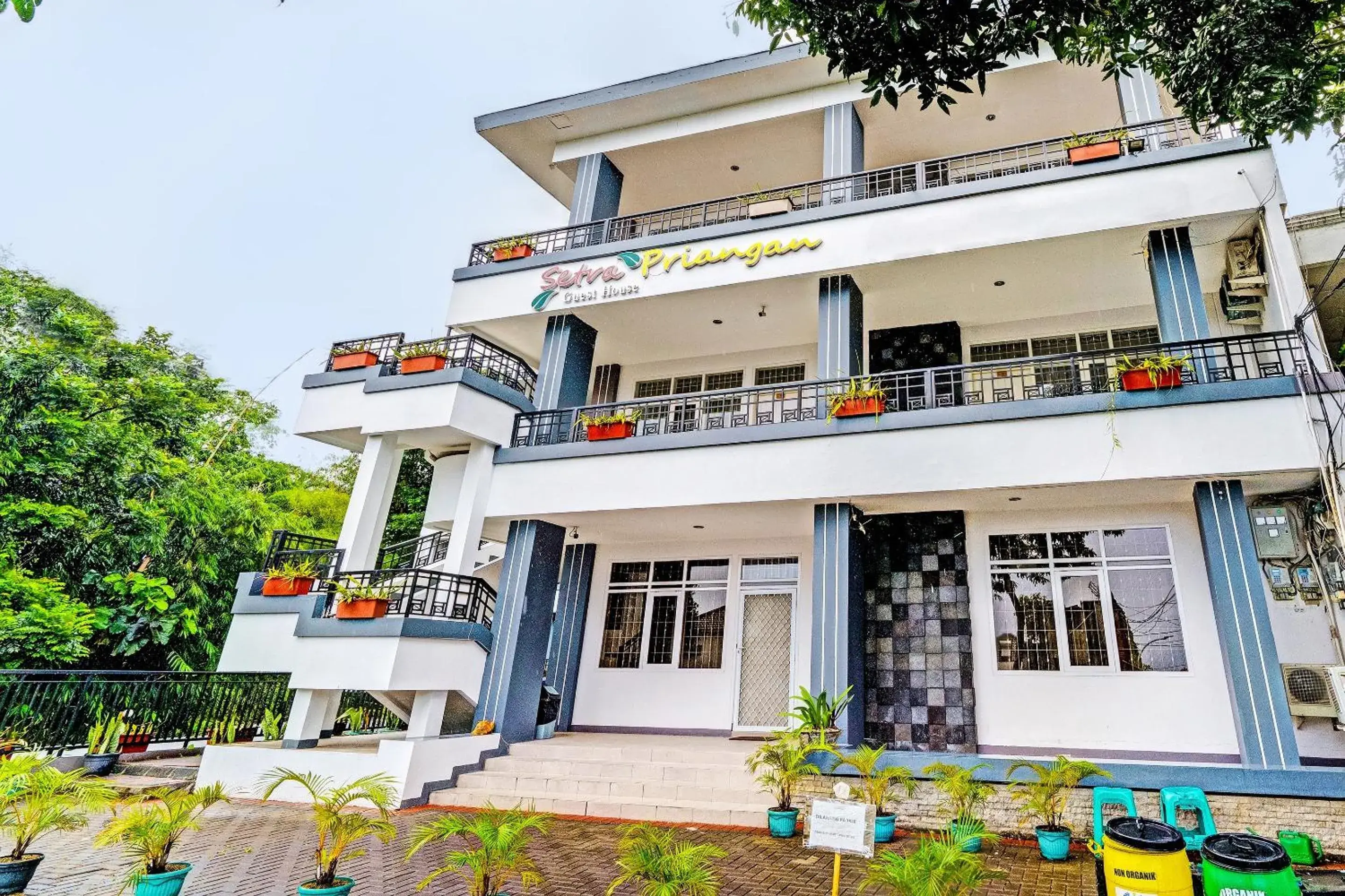 Facade/entrance in Collection O 92277 Setra Priangan Guest House Facade/entrance in Collection O 92277 Setra Priangan Guest House