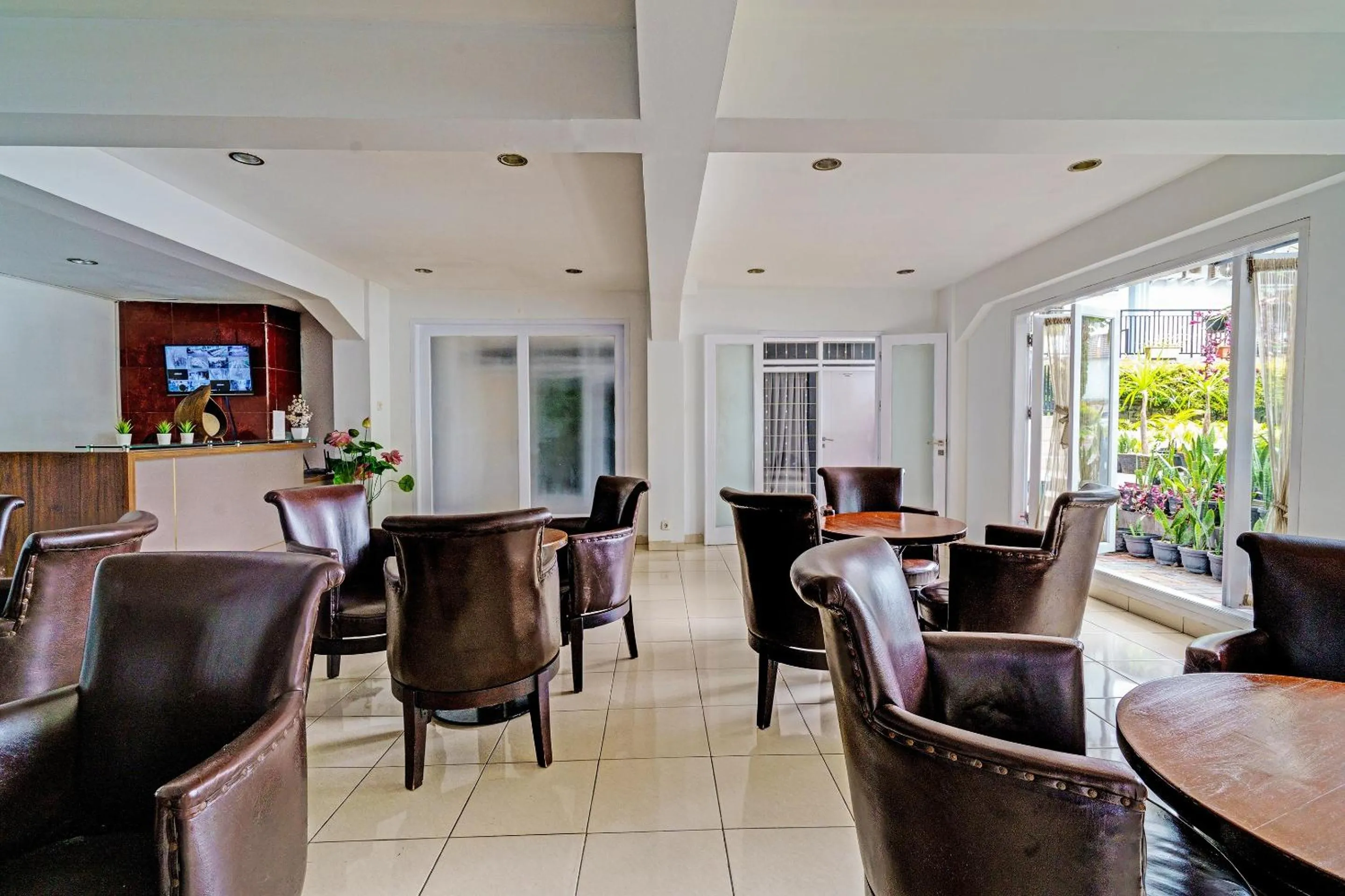 Lobby or reception in Collection O 92277 Setra Priangan Guest House