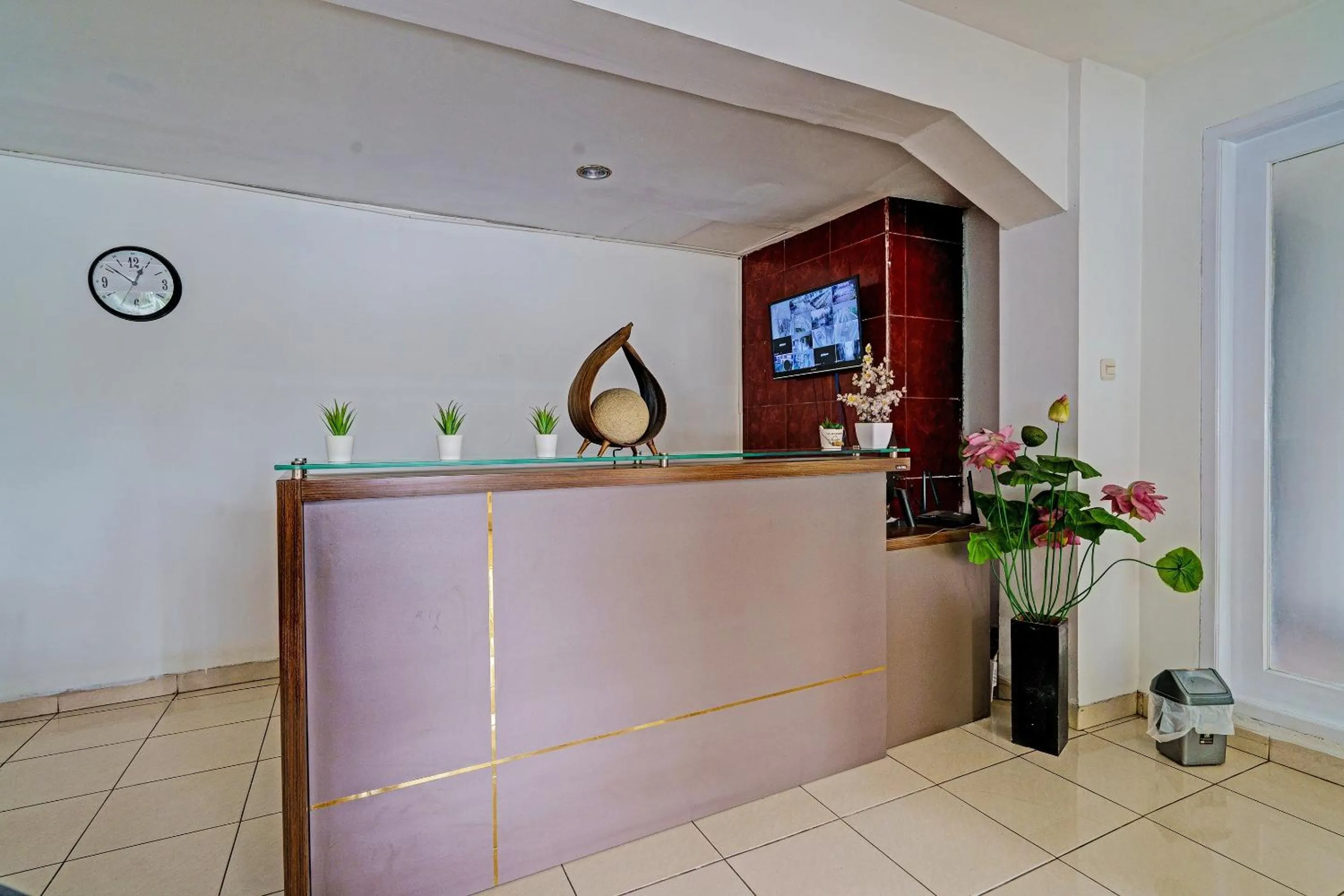 Lobby or reception in Collection O 92277 Setra Priangan Guest House