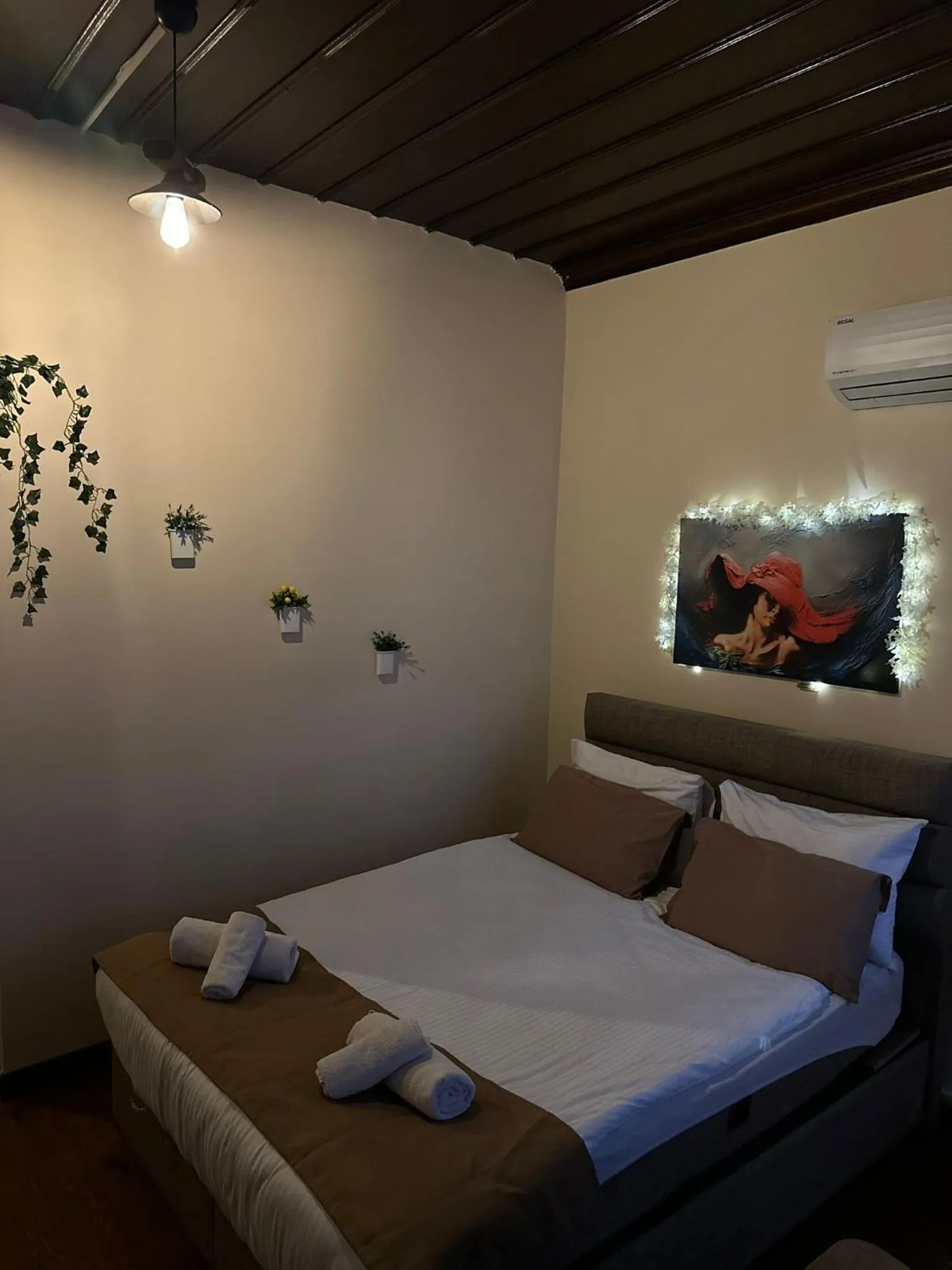 Living room, Bed in Güner Hotel