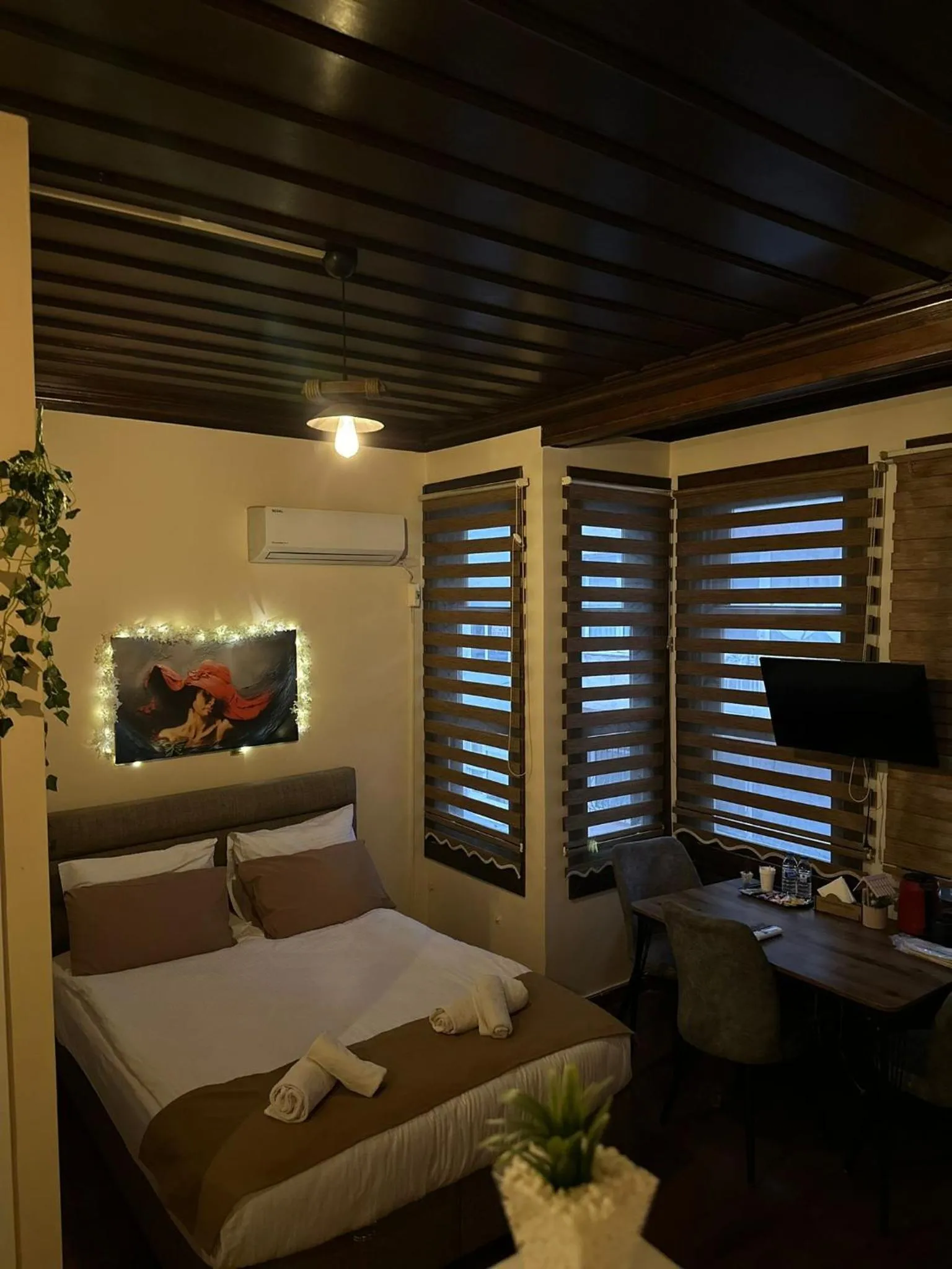 Living room, Bed in Güner Hotel