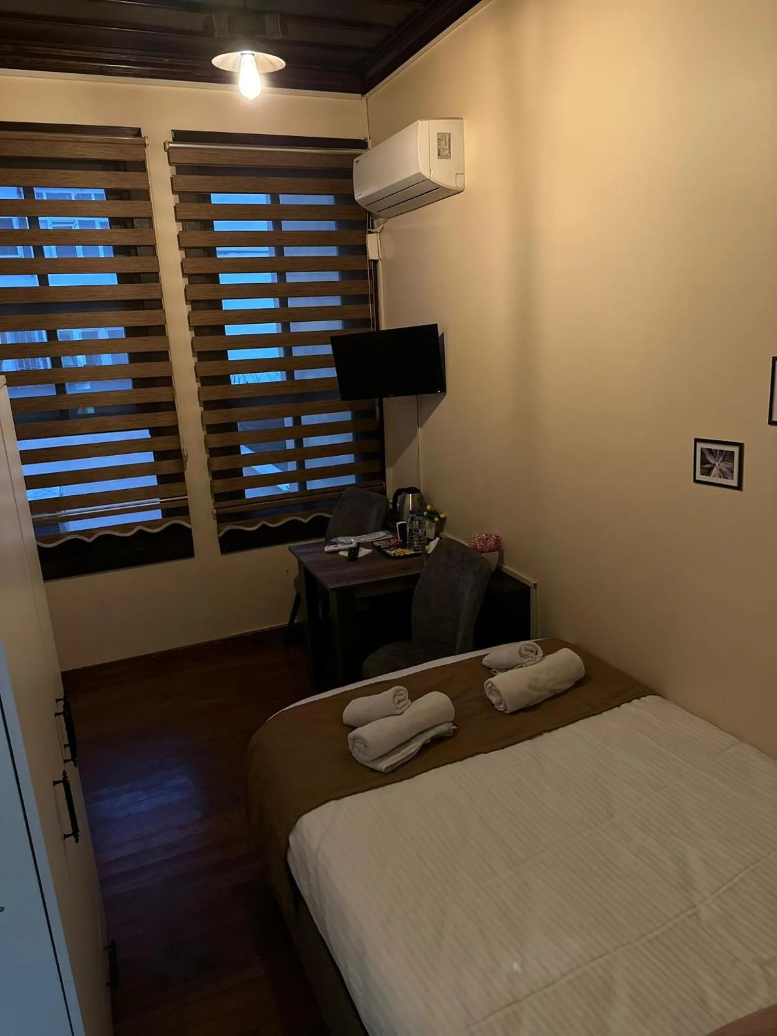 Coffee/tea facilities, Bed in Güner Hotel