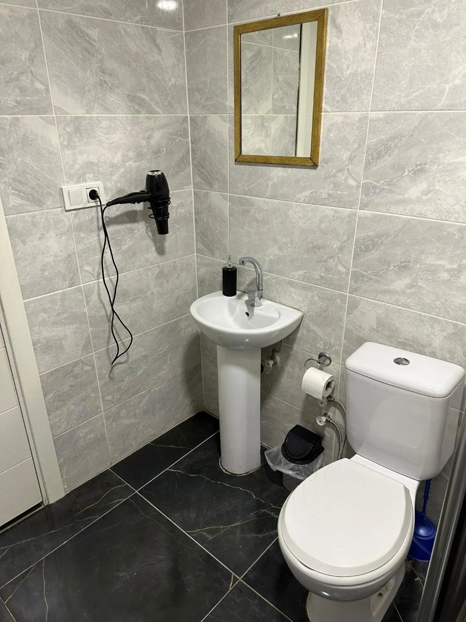 Bathroom in Güner Hotel