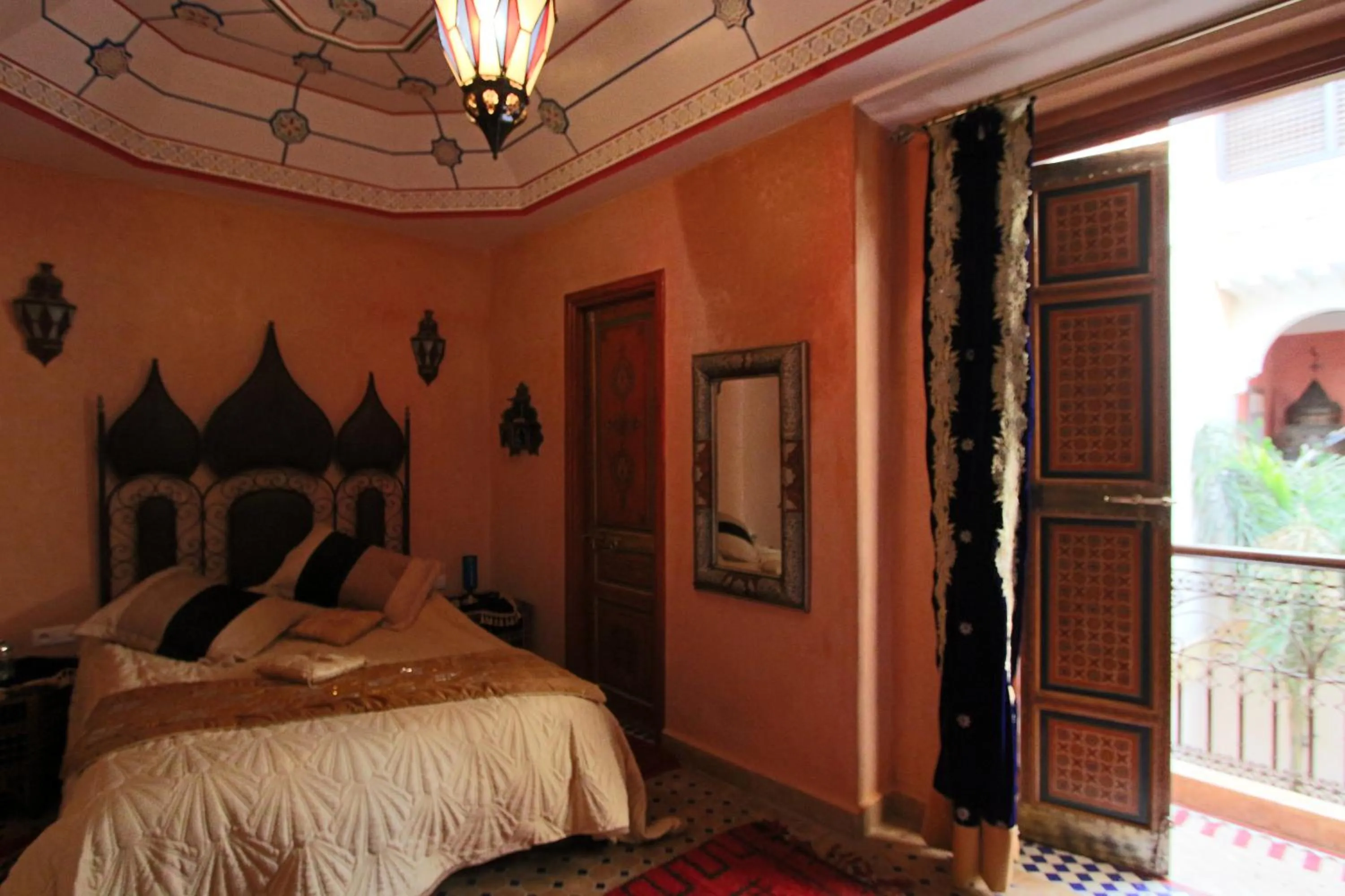 Photo of the whole room, Bed in RIAD MAKENE MOUCHKILL