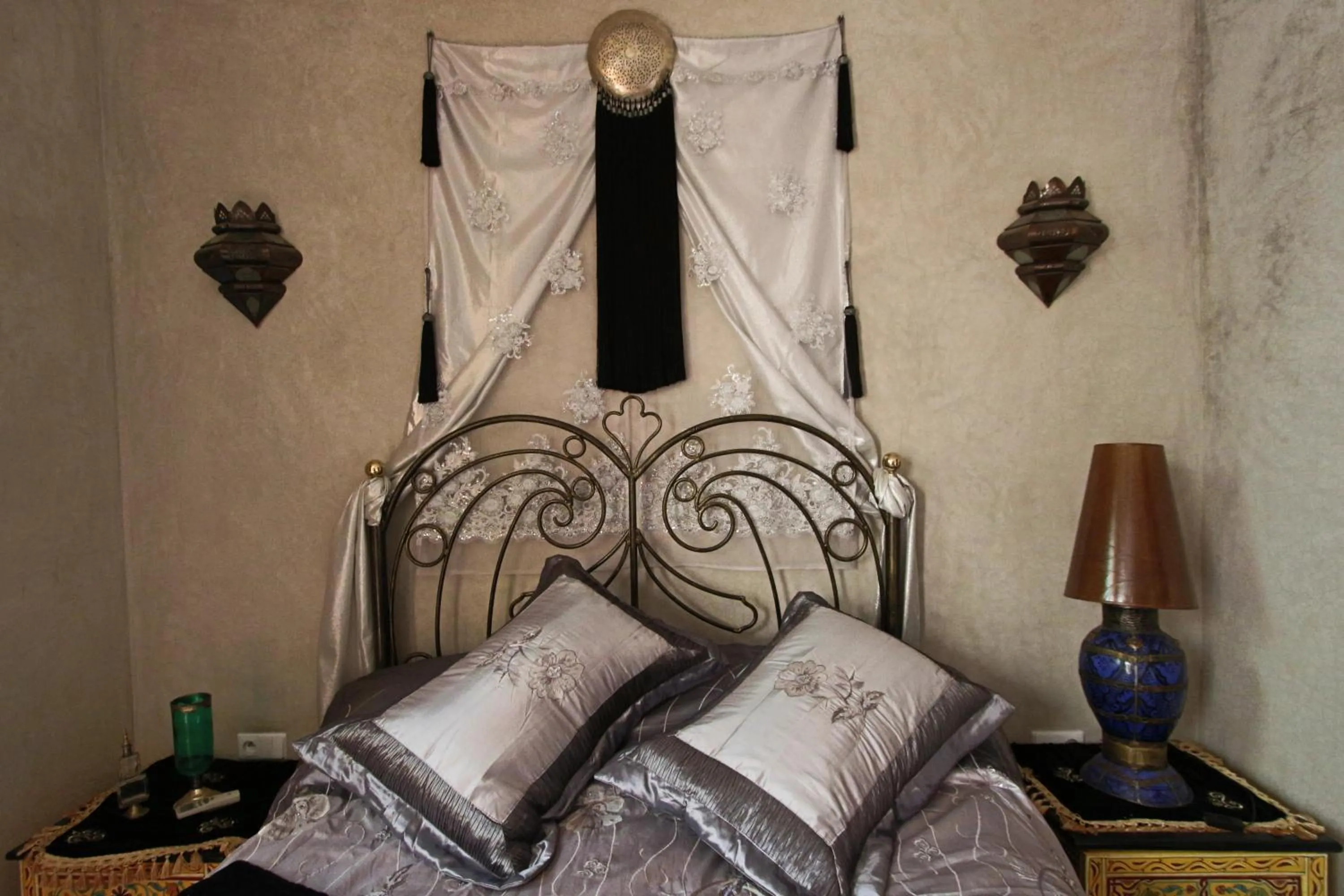 Bed in RIAD MAKENE MOUCHKILL