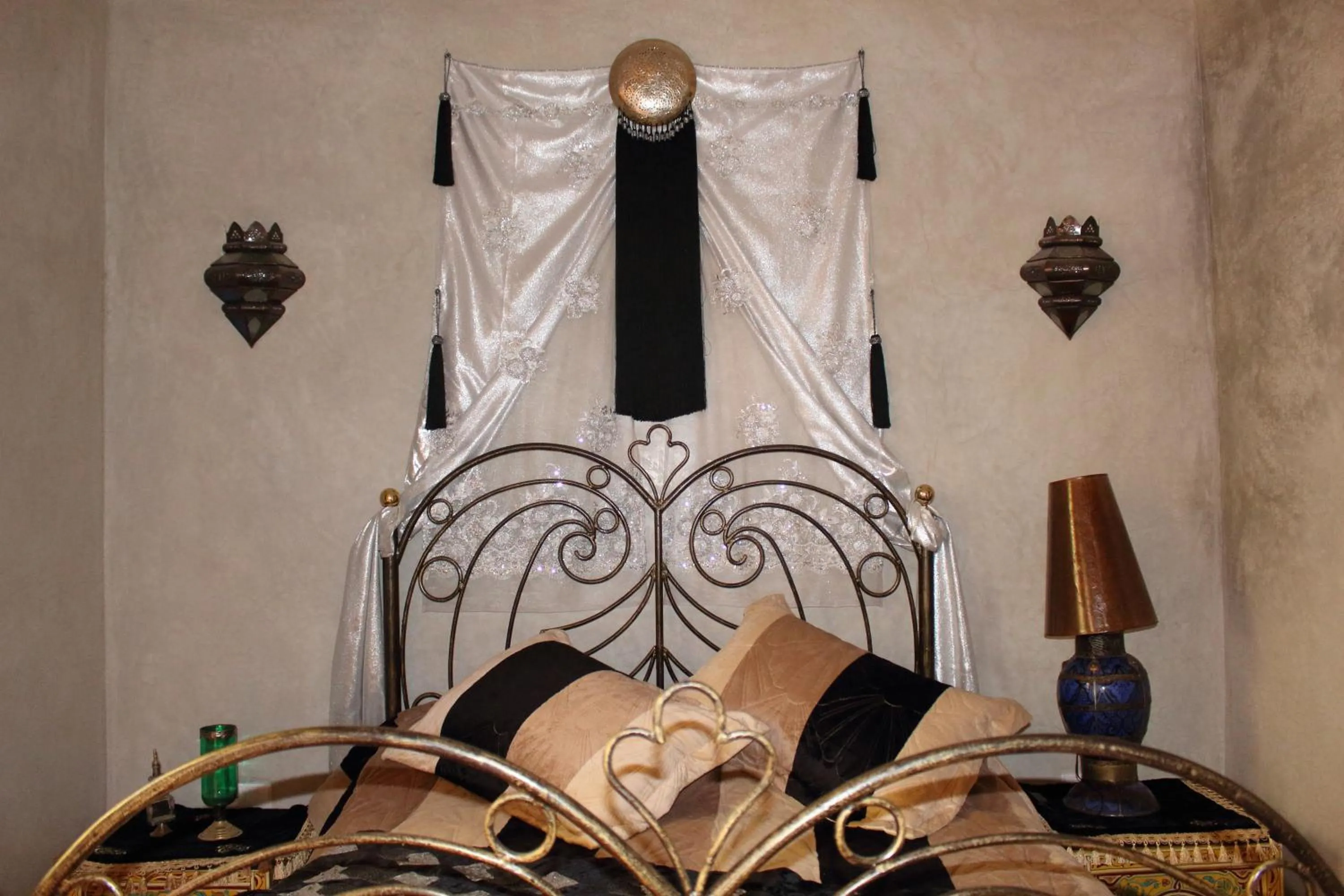 Bed in RIAD MAKENE MOUCHKILL