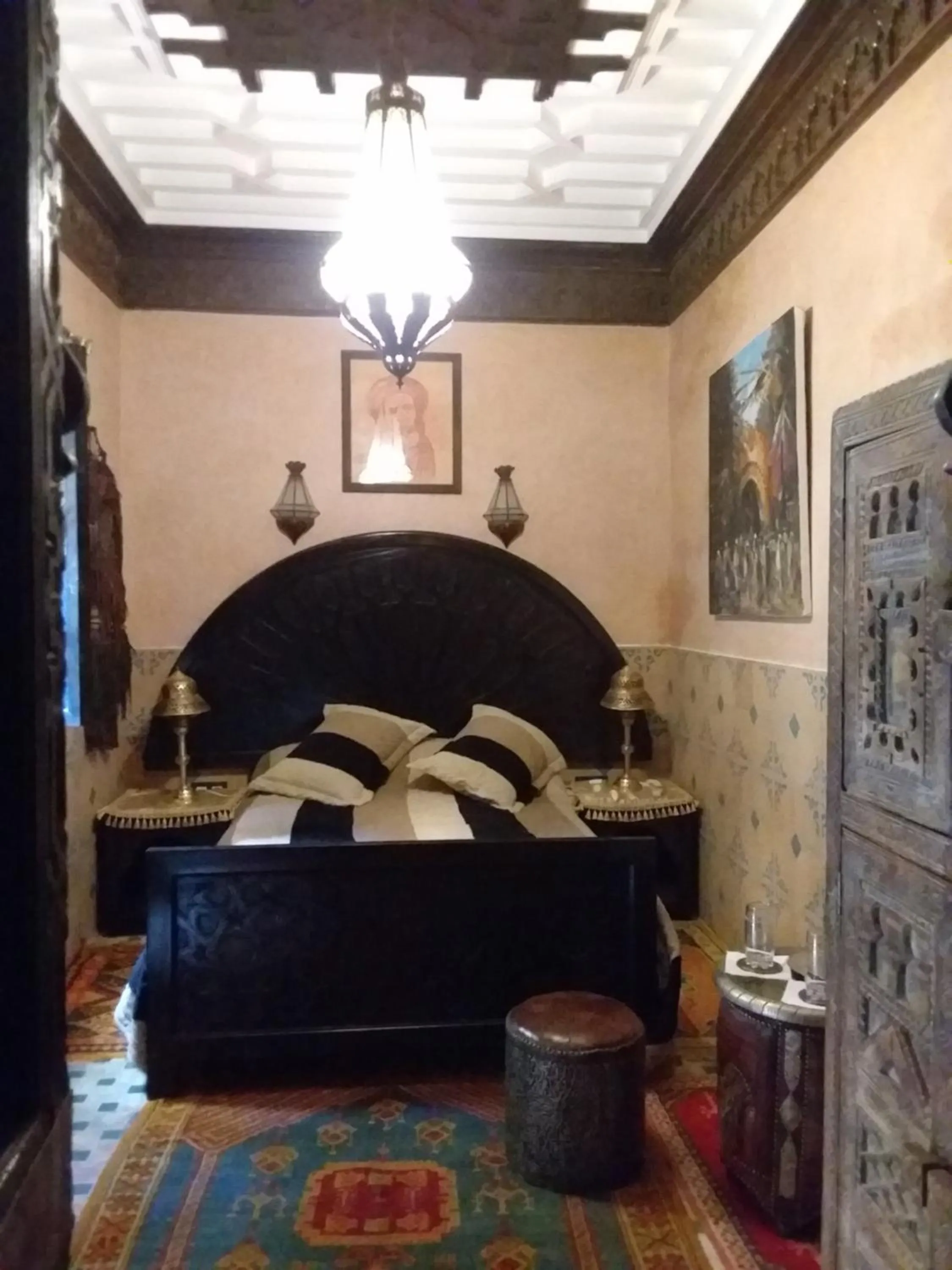 Seating area, Bed in RIAD MAKENE MOUCHKILL