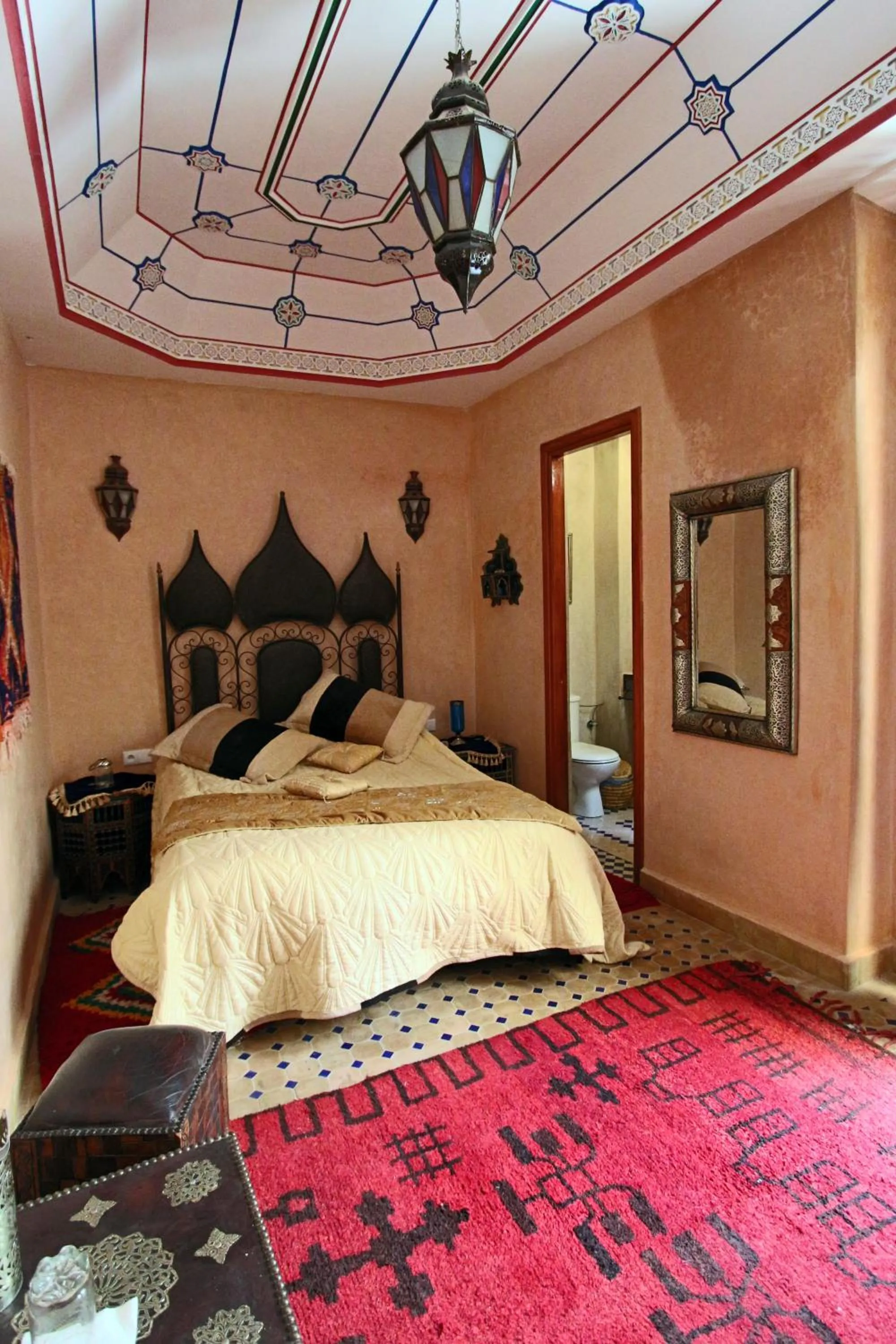 Photo of the whole room, Bed in RIAD MAKENE MOUCHKILL