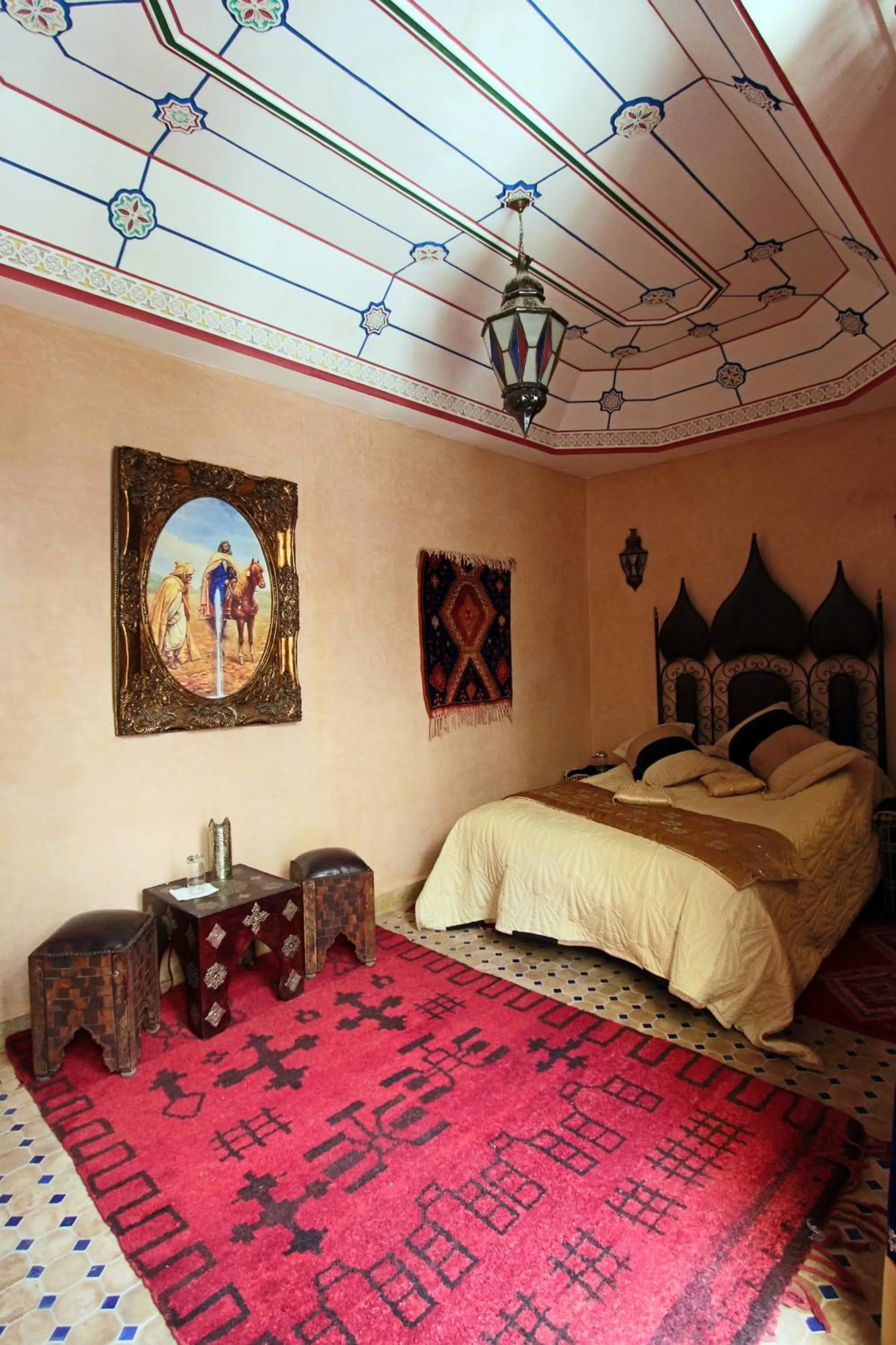 Photo of the whole room, Bed in RIAD MAKENE MOUCHKILL
