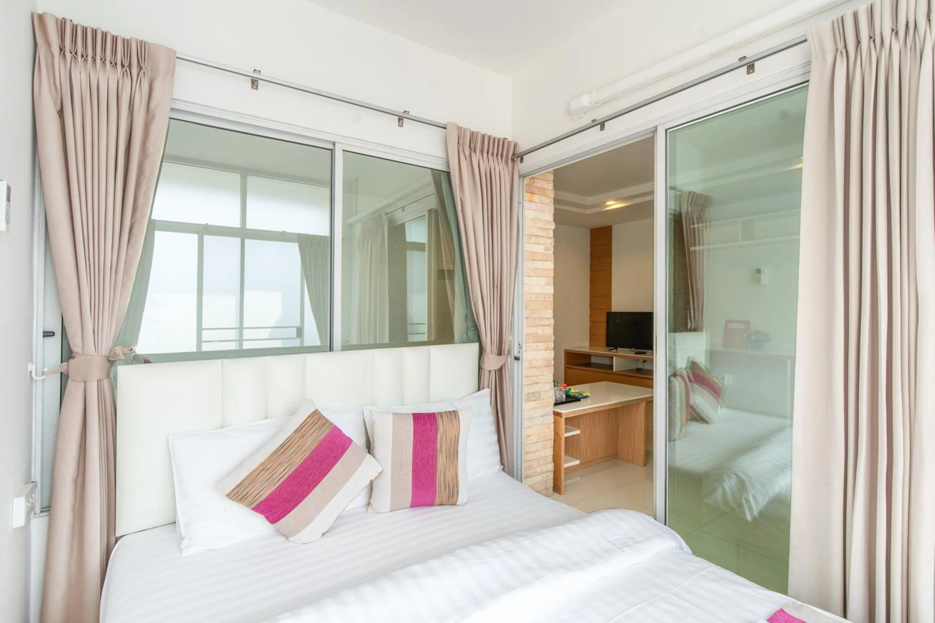 Bedroom, Bed in Riski Residence Ngamwongwan