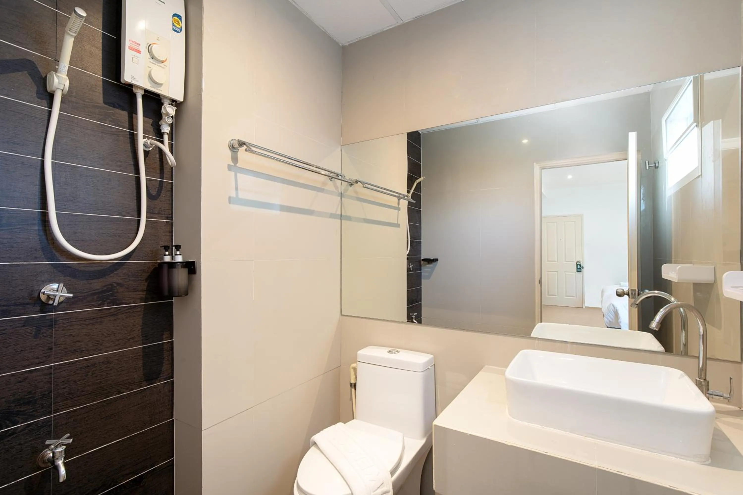 Bathroom in Riski Residence Ngamwongwan