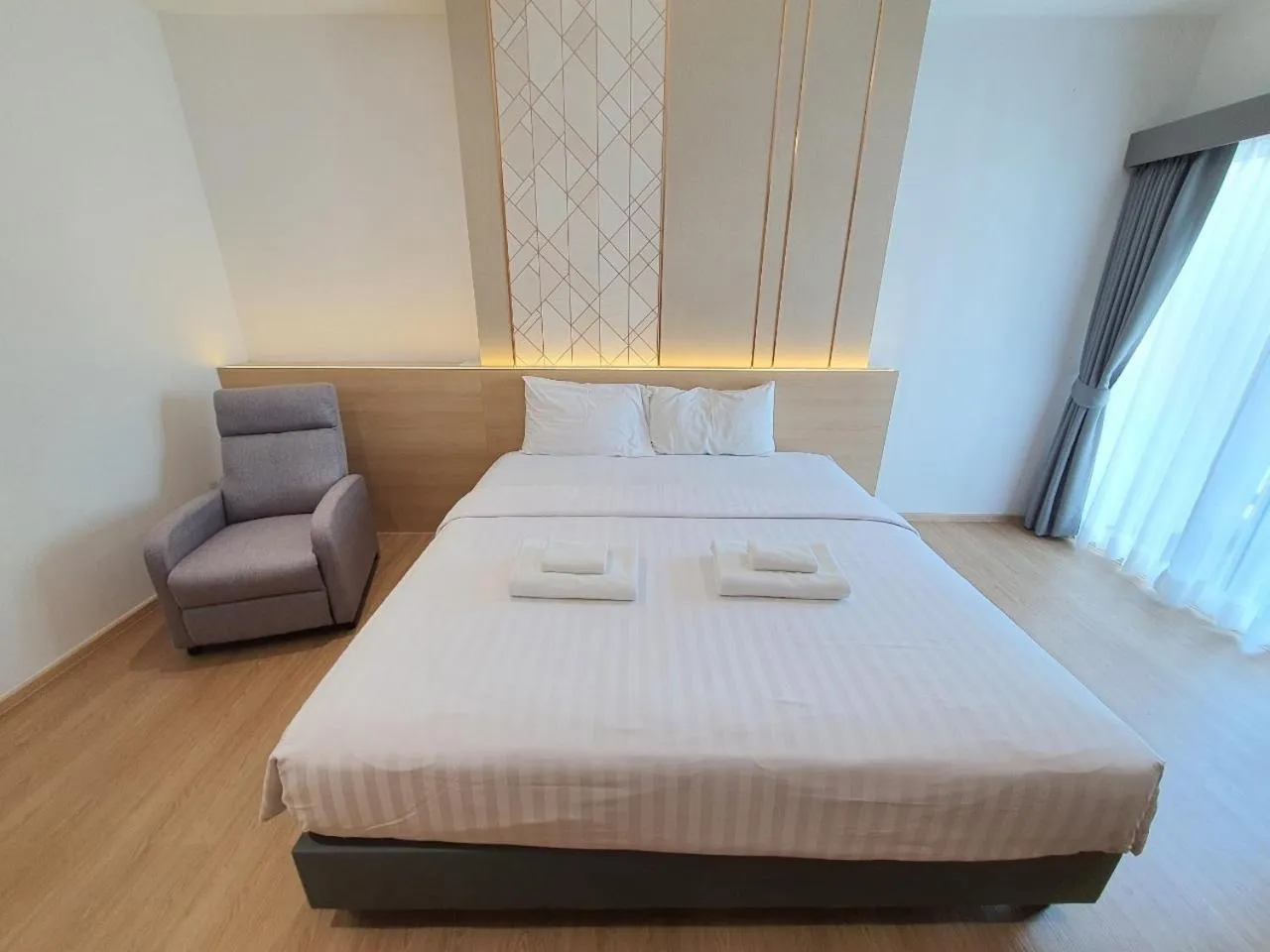 Bedroom, Bed in Riski Residence Ngamwongwan