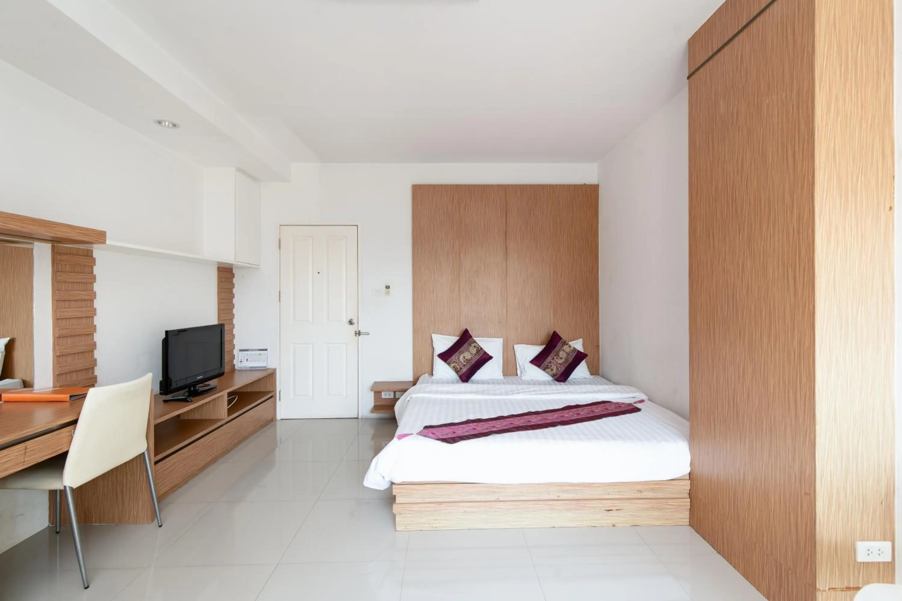 Bed in Riski Residence Ngamwongwan