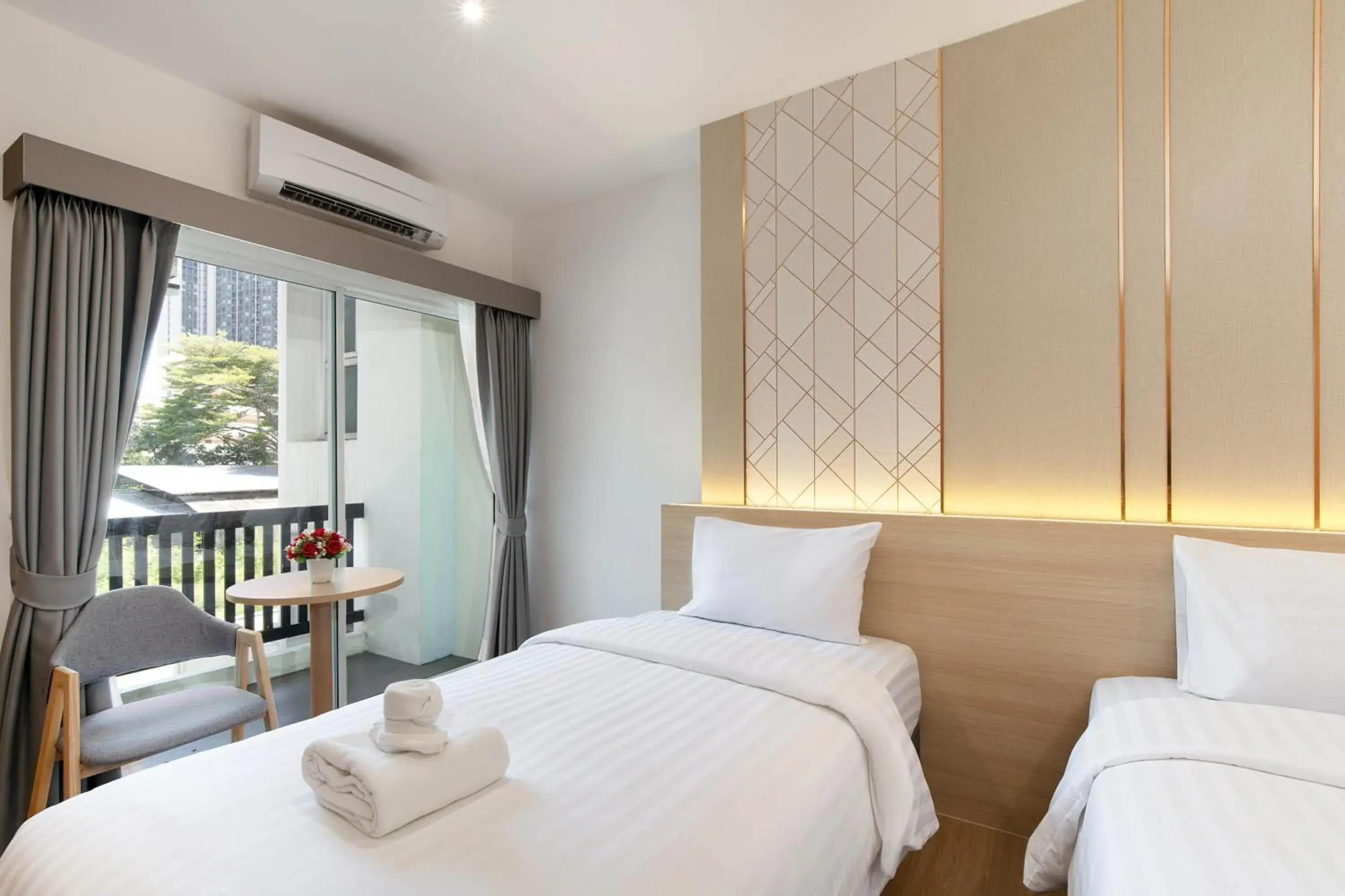 Photo of the whole room, Bed in Riski Residence Ngamwongwan Photo of the whole room, Bed in Riski Residence Ngamwongwan