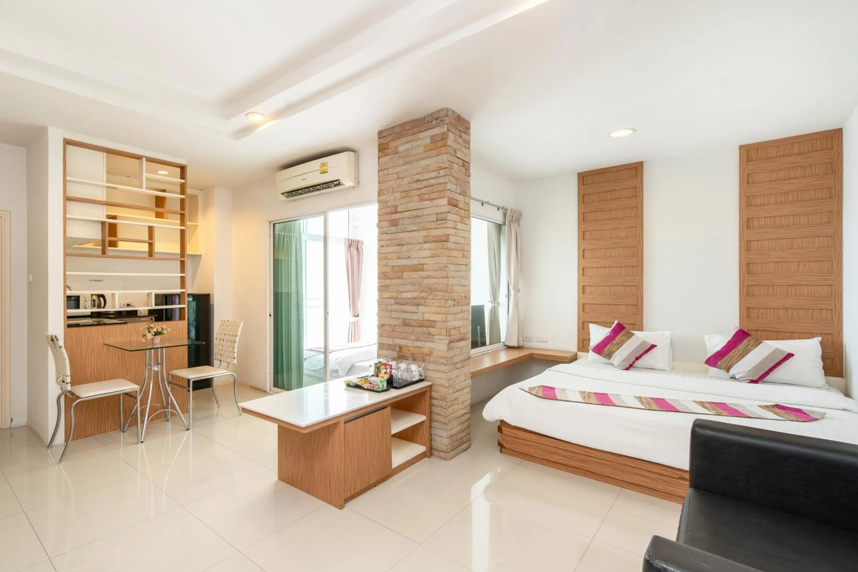 Photo of the whole room, Bed in Riski Residence Ngamwongwan