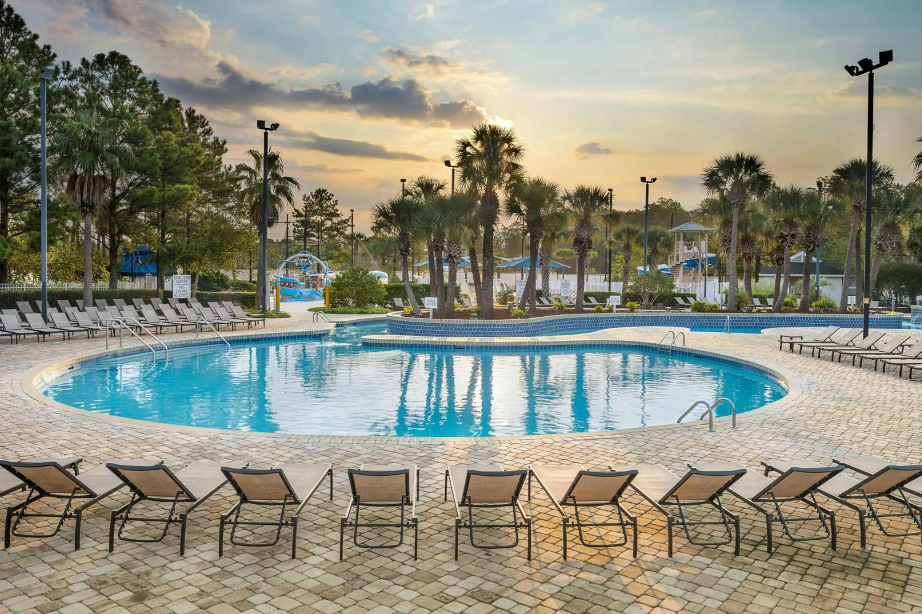 Swimming pool in Sheraton Broadway Resort Villas