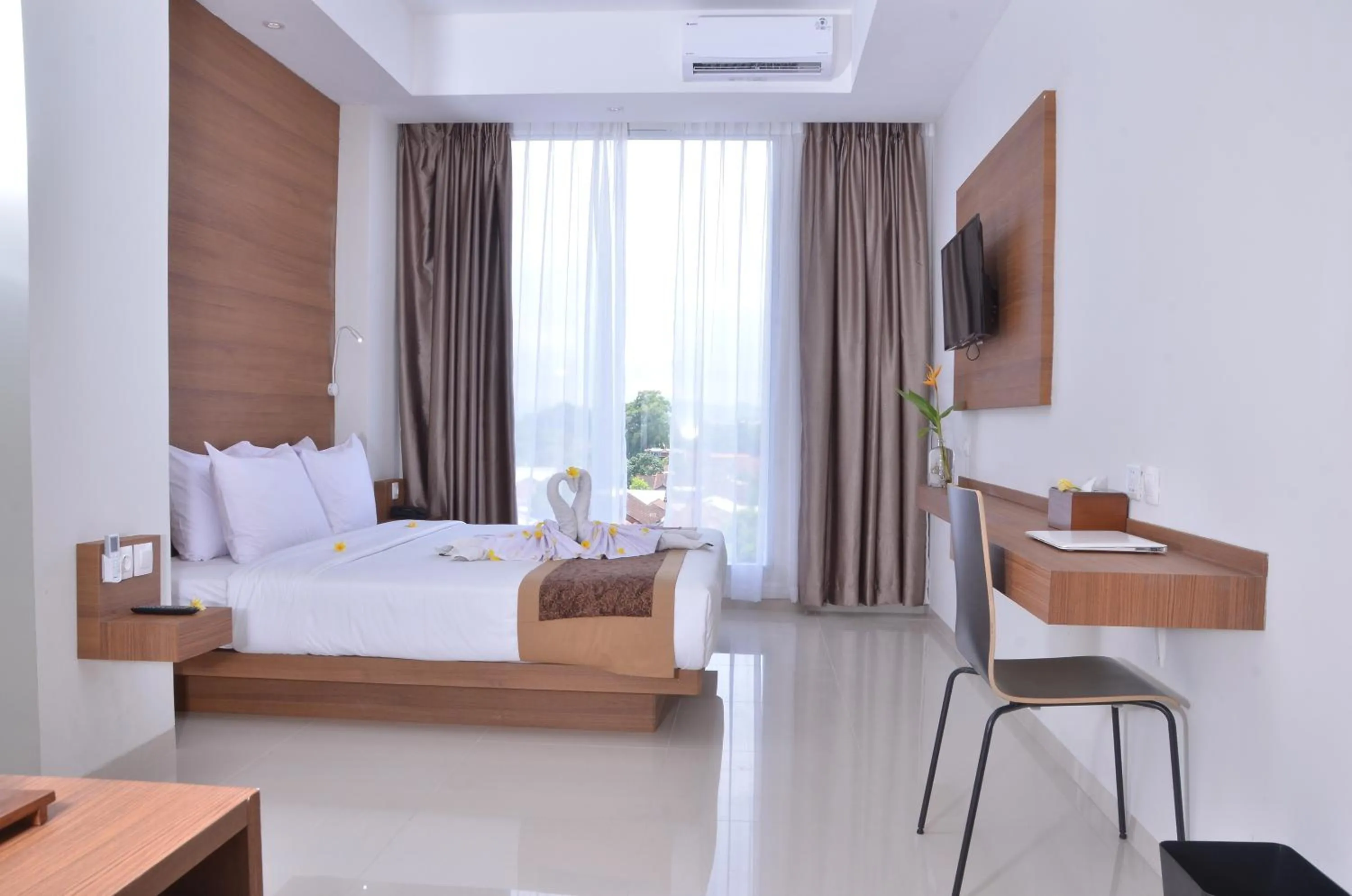 Bedroom, Bed in Sunwood Hotel Arianz Mataram
