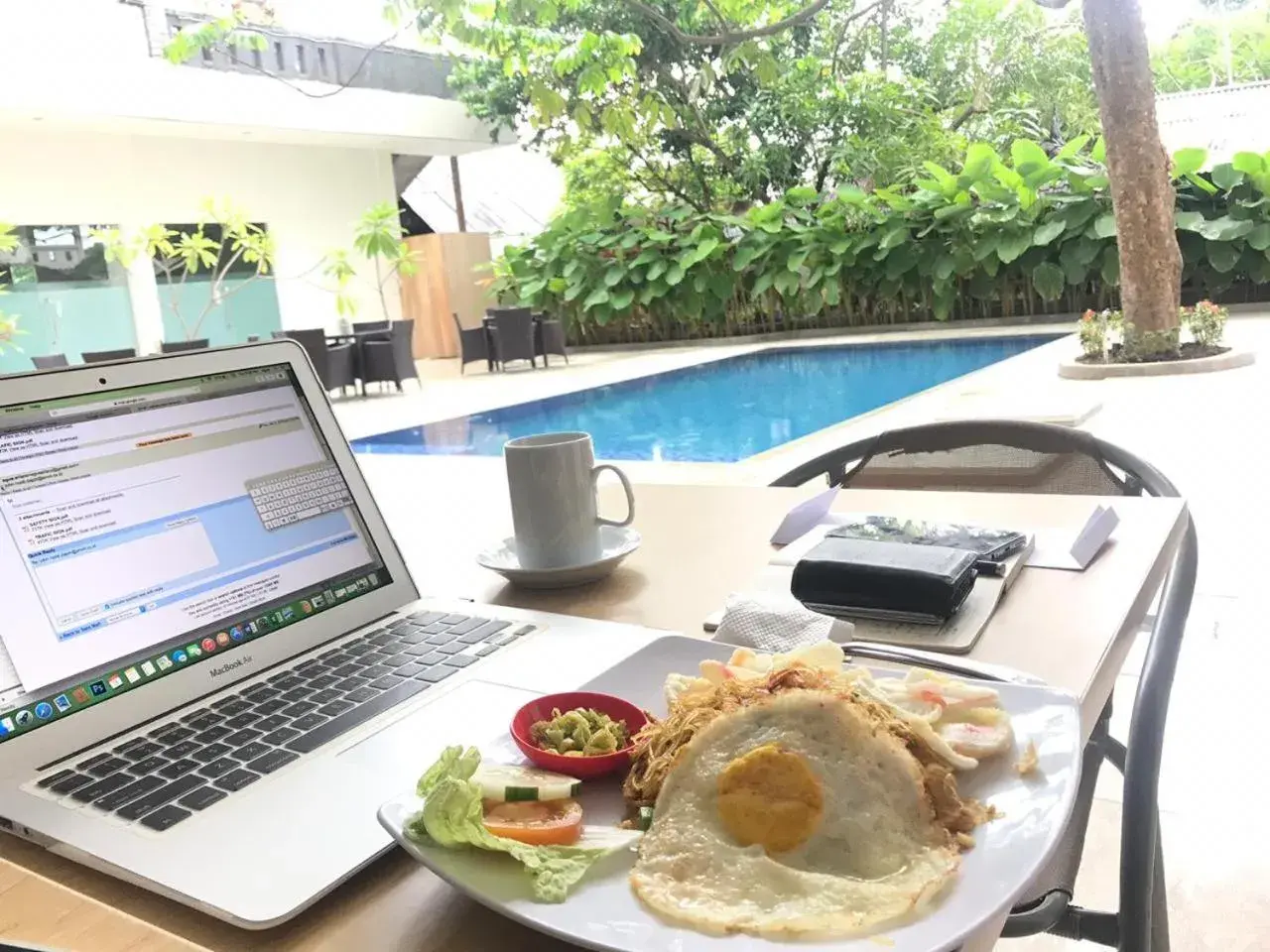 Swimming pool in Sunwood Hotel Arianz Mataram Swimming pool in Sunwood Hotel Arianz Mataram