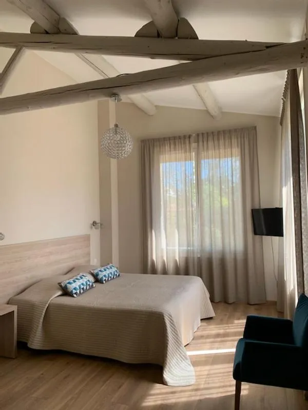 Photo of the whole room, Bed in Le Castelet des Alpilles