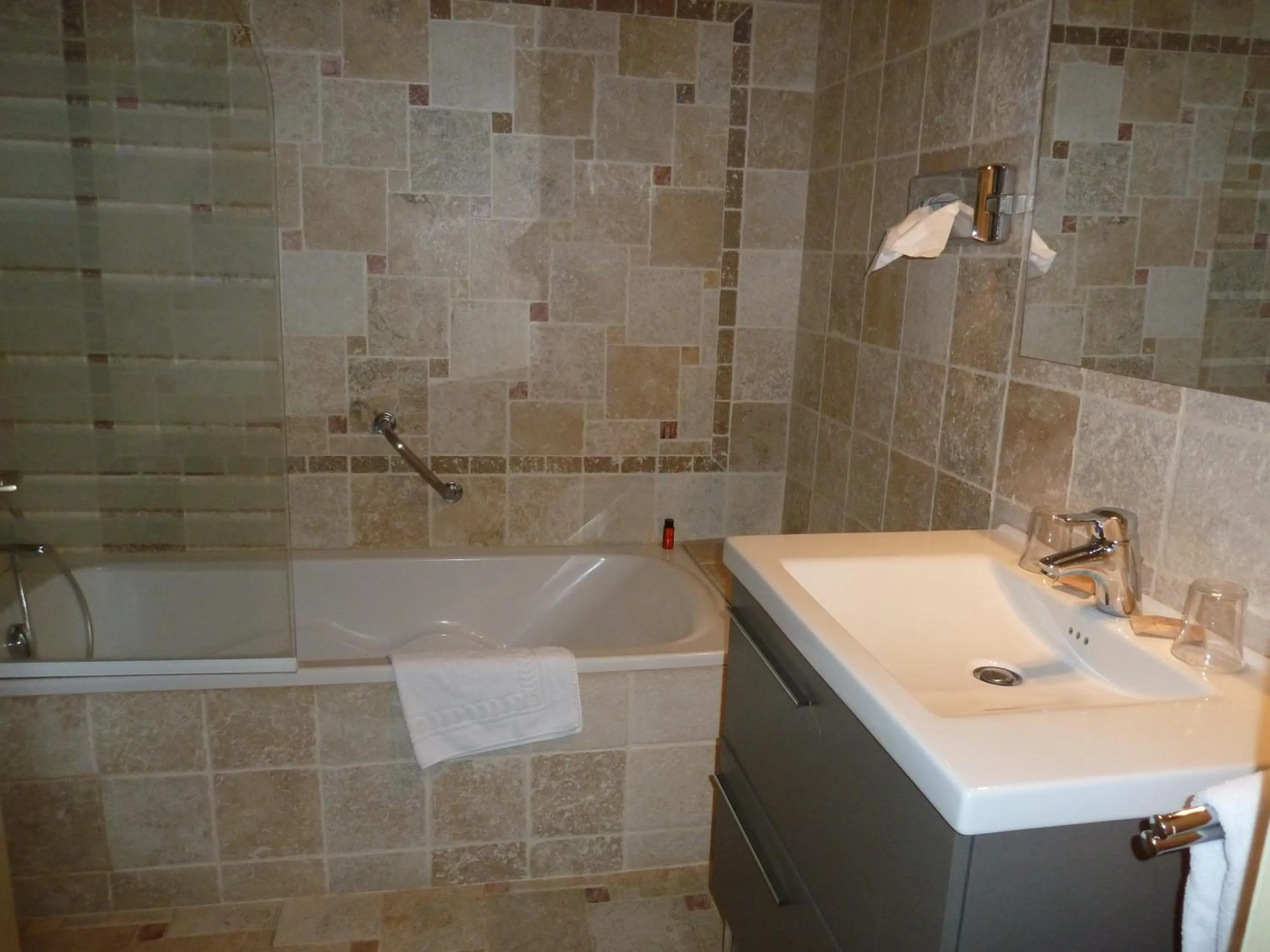 Bathroom in Le Castelet des Alpilles