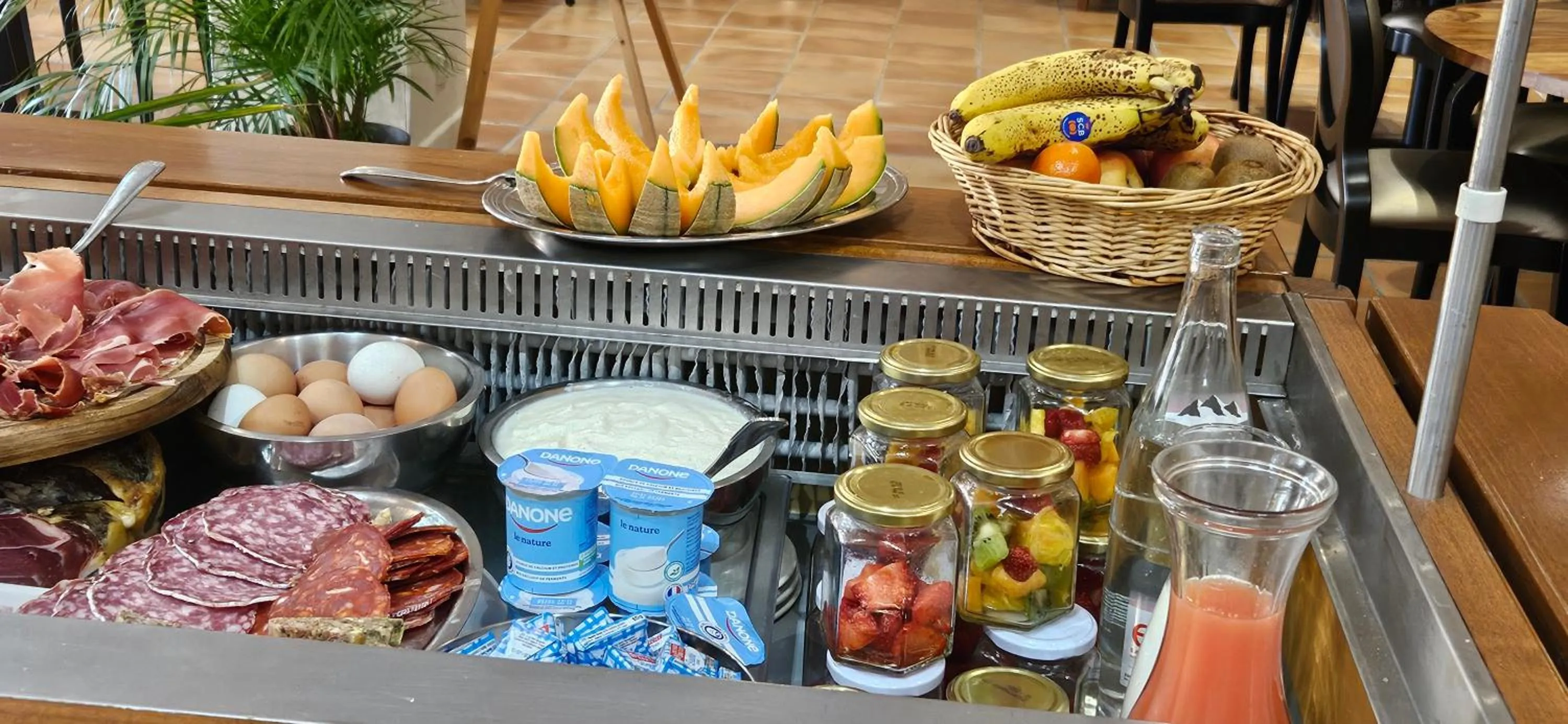 Breakfast in Le Castelet des Alpilles