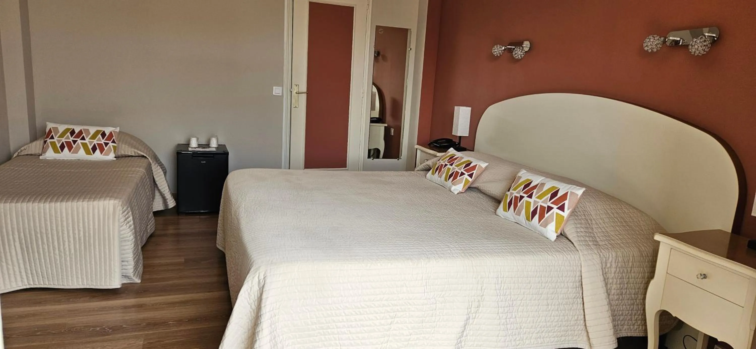 Photo of the whole room, Bed in Le Castelet des Alpilles