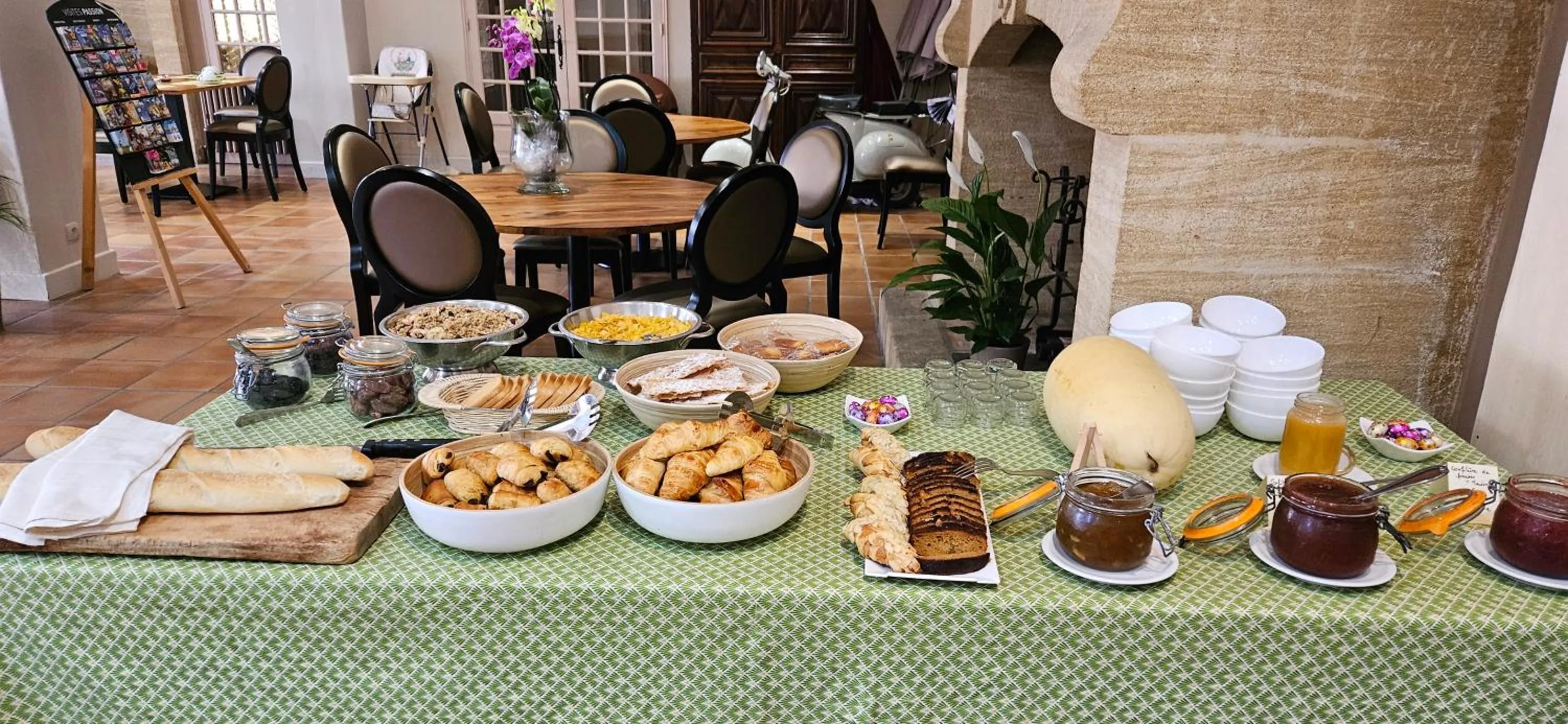 Breakfast in Le Castelet des Alpilles