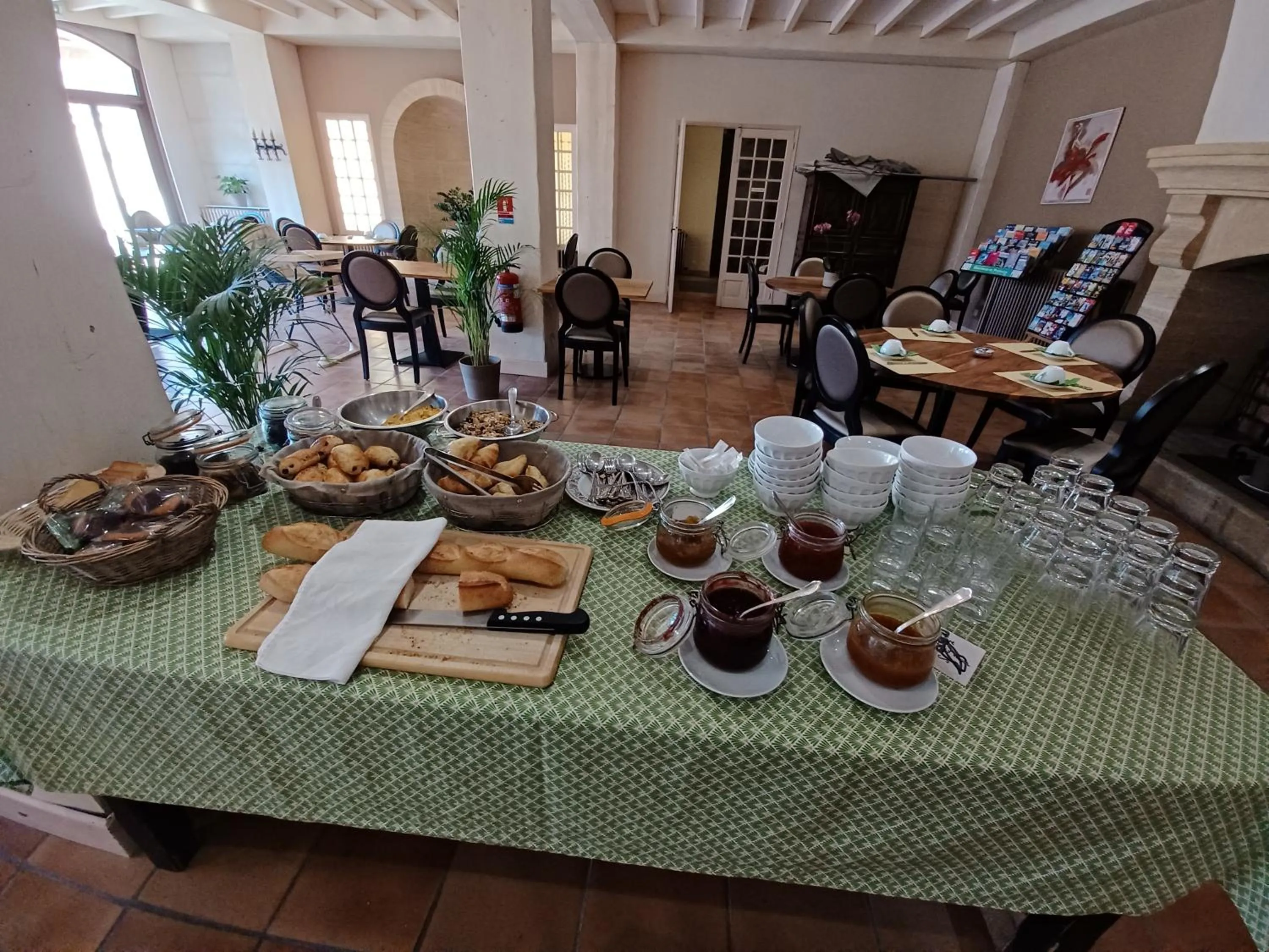 Breakfast in Le Castelet des Alpilles