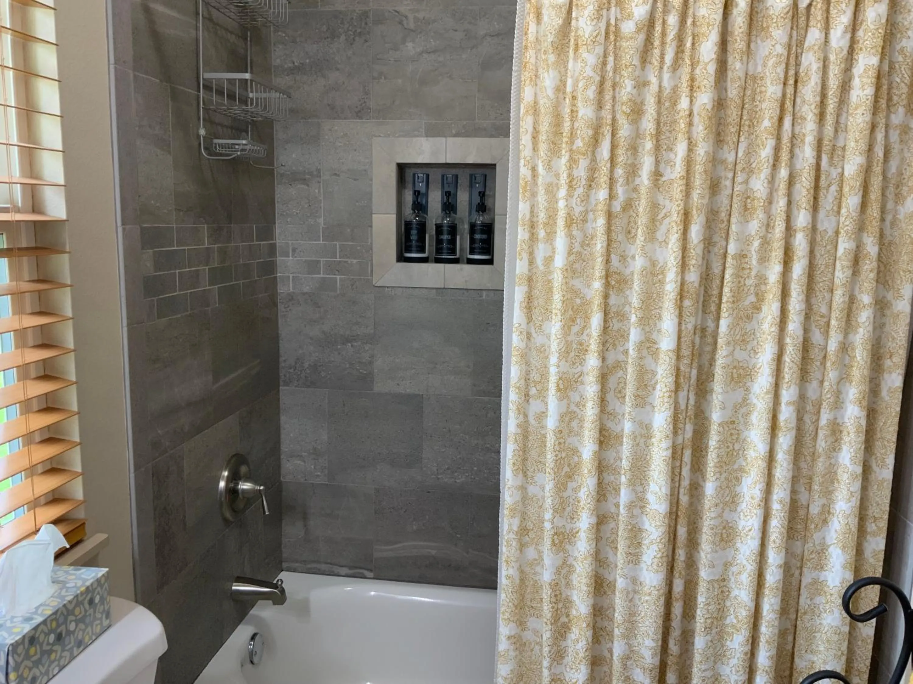 Shower in Kilauea House