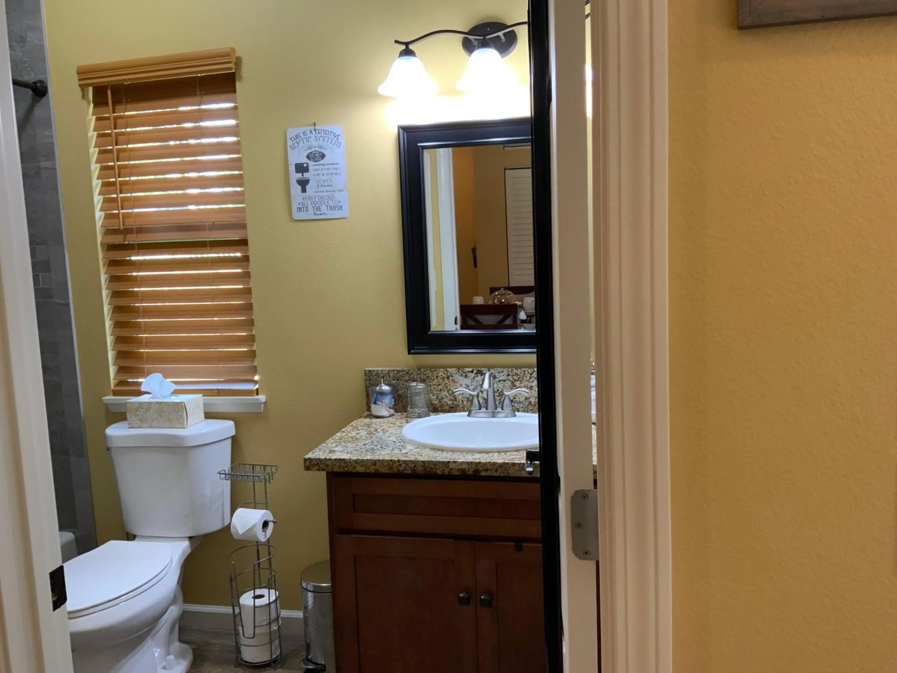 Toilet in Kilauea House