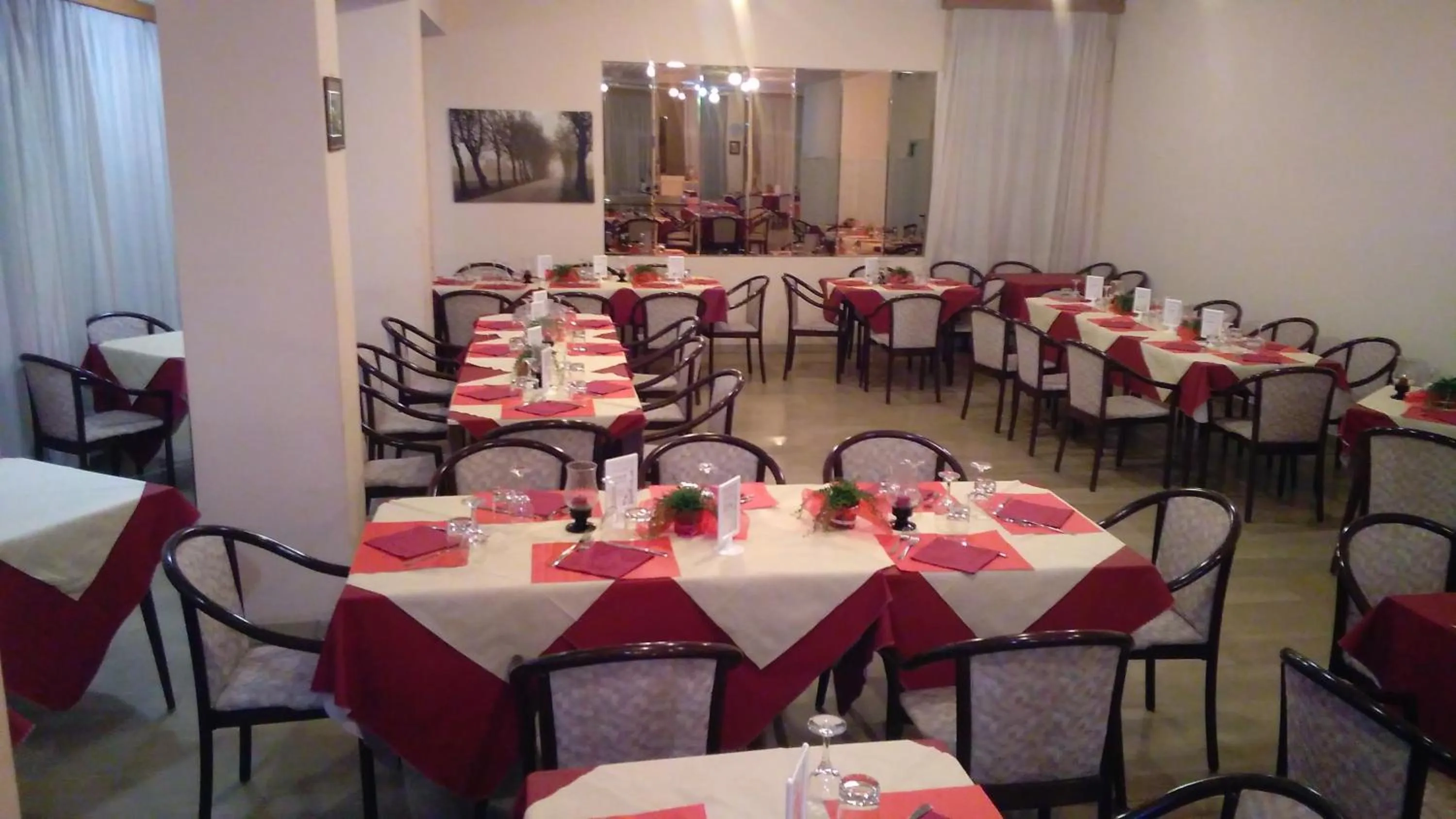 Restaurant/places to eat in Hotel Glenn