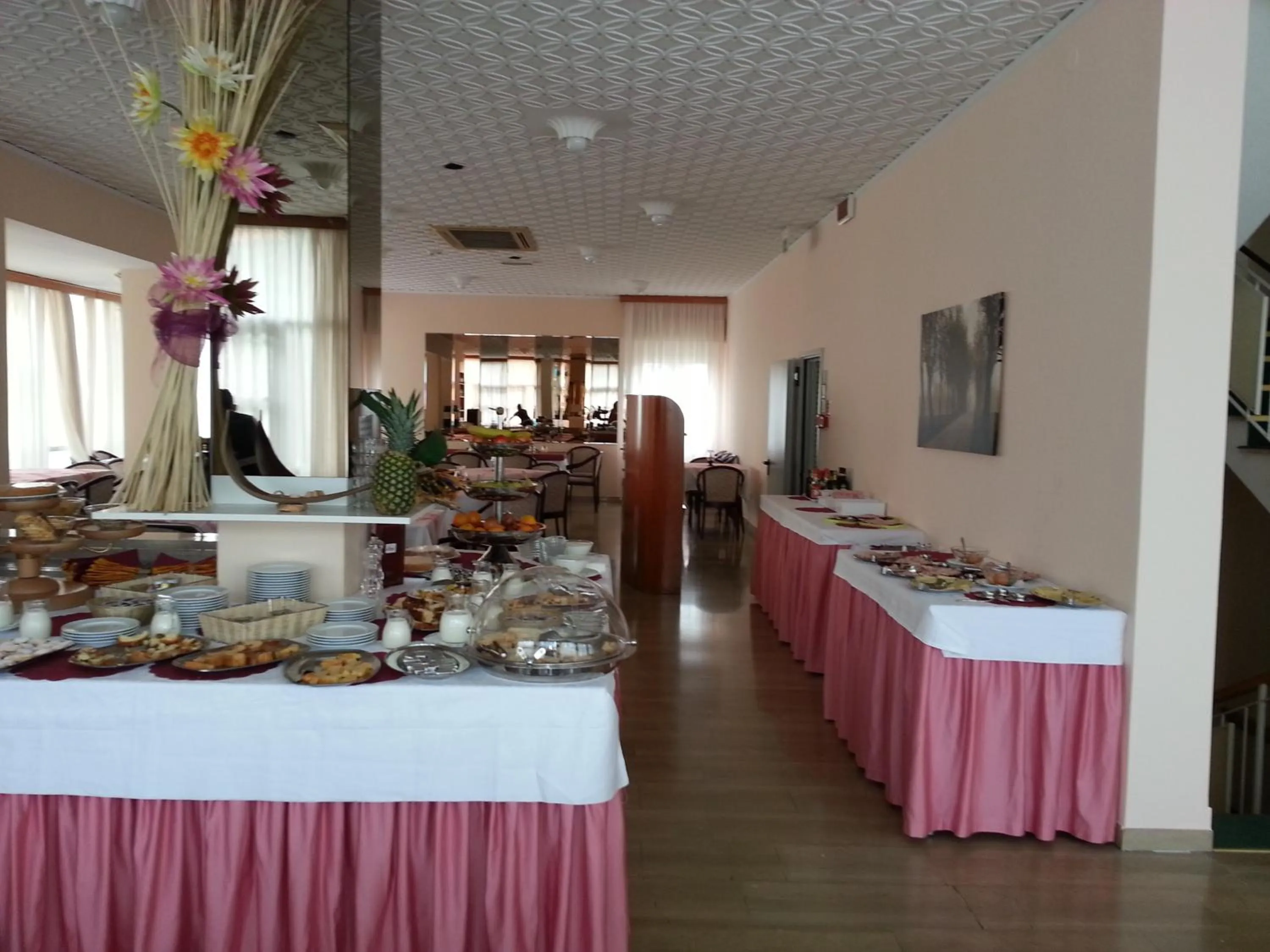 Continental breakfast in Hotel Glenn