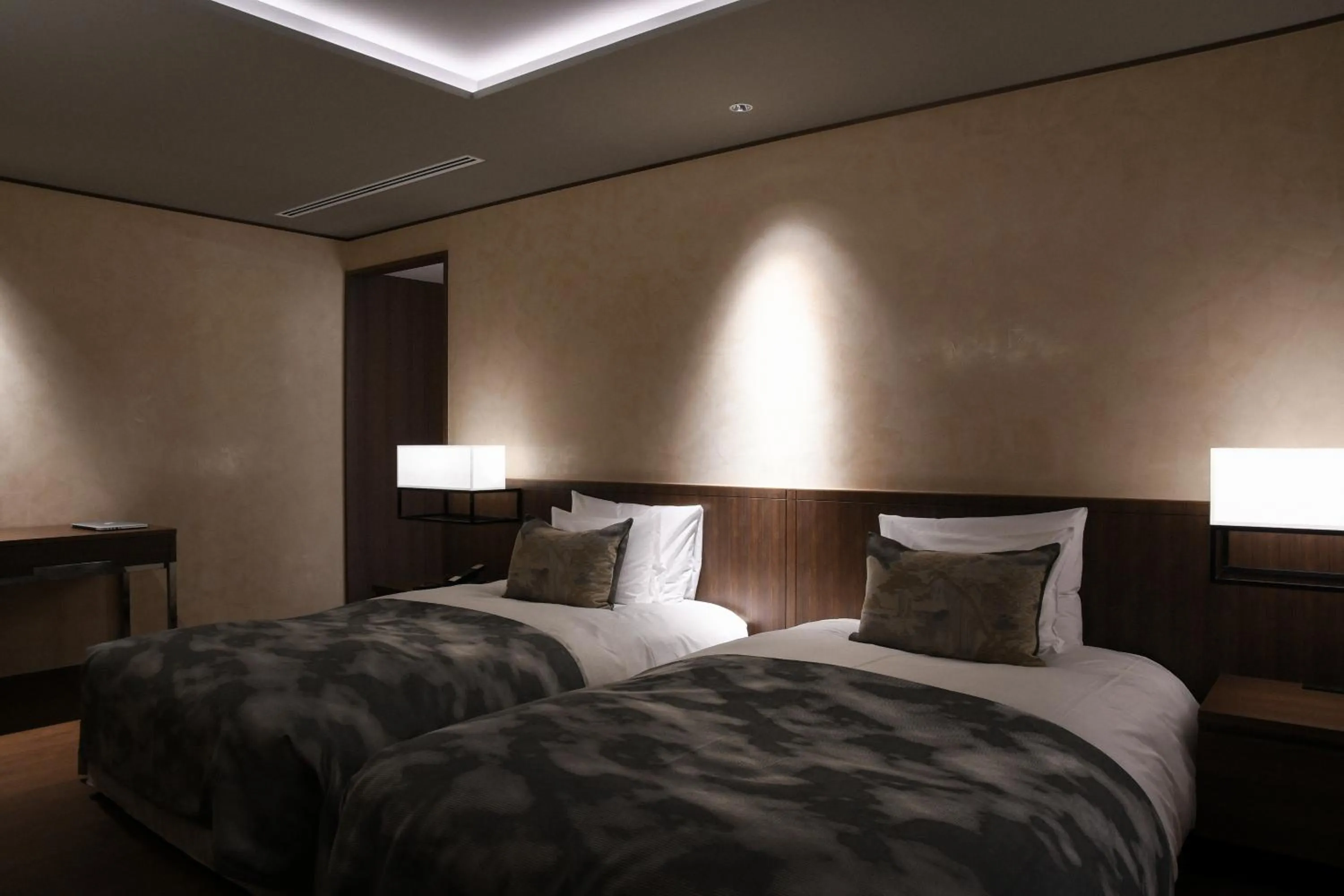 Bed in THE HIRAMATSU KYOTO