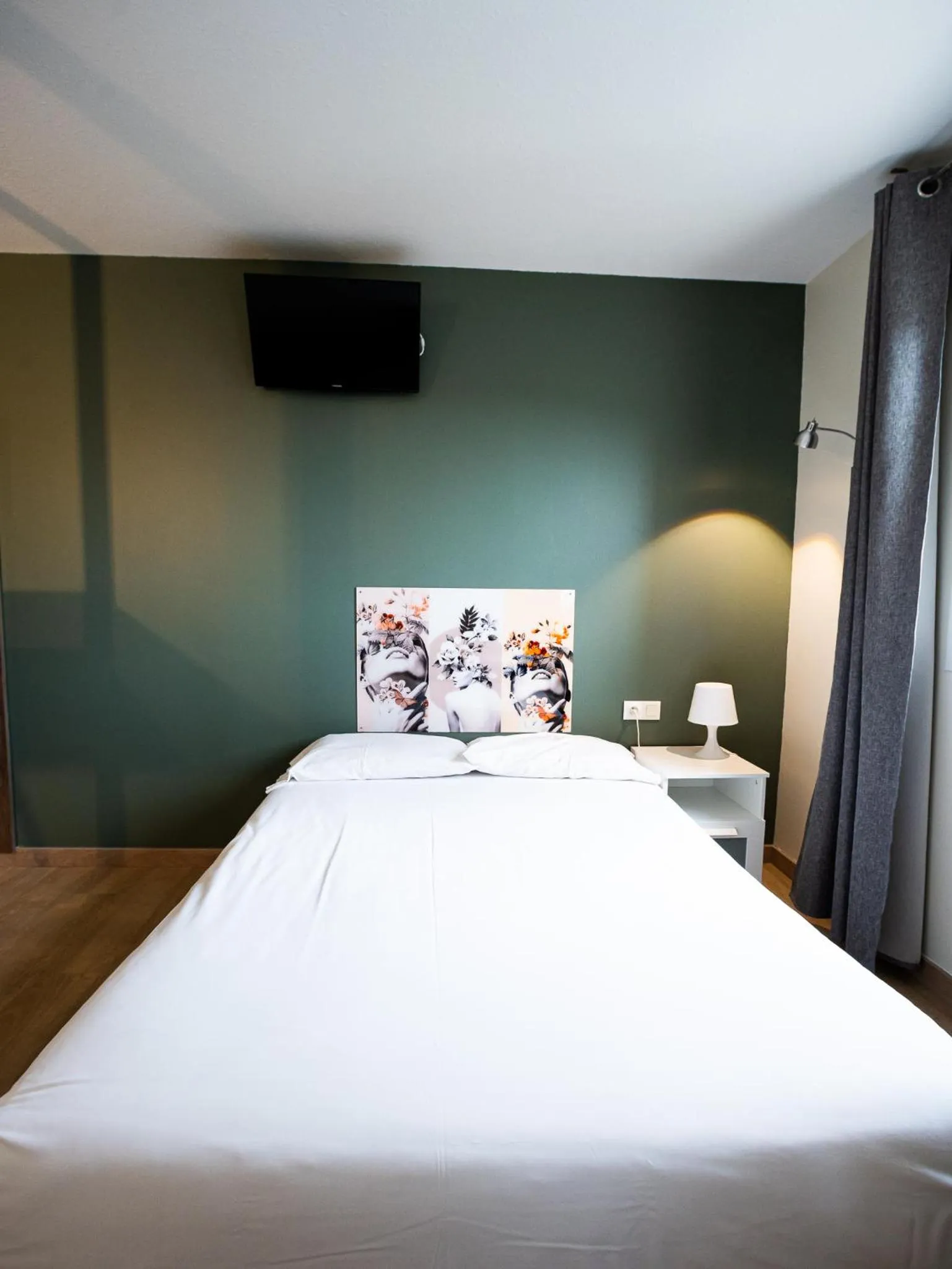 Bedroom, Bed in Hotel Grand Cap Rooftop Pool