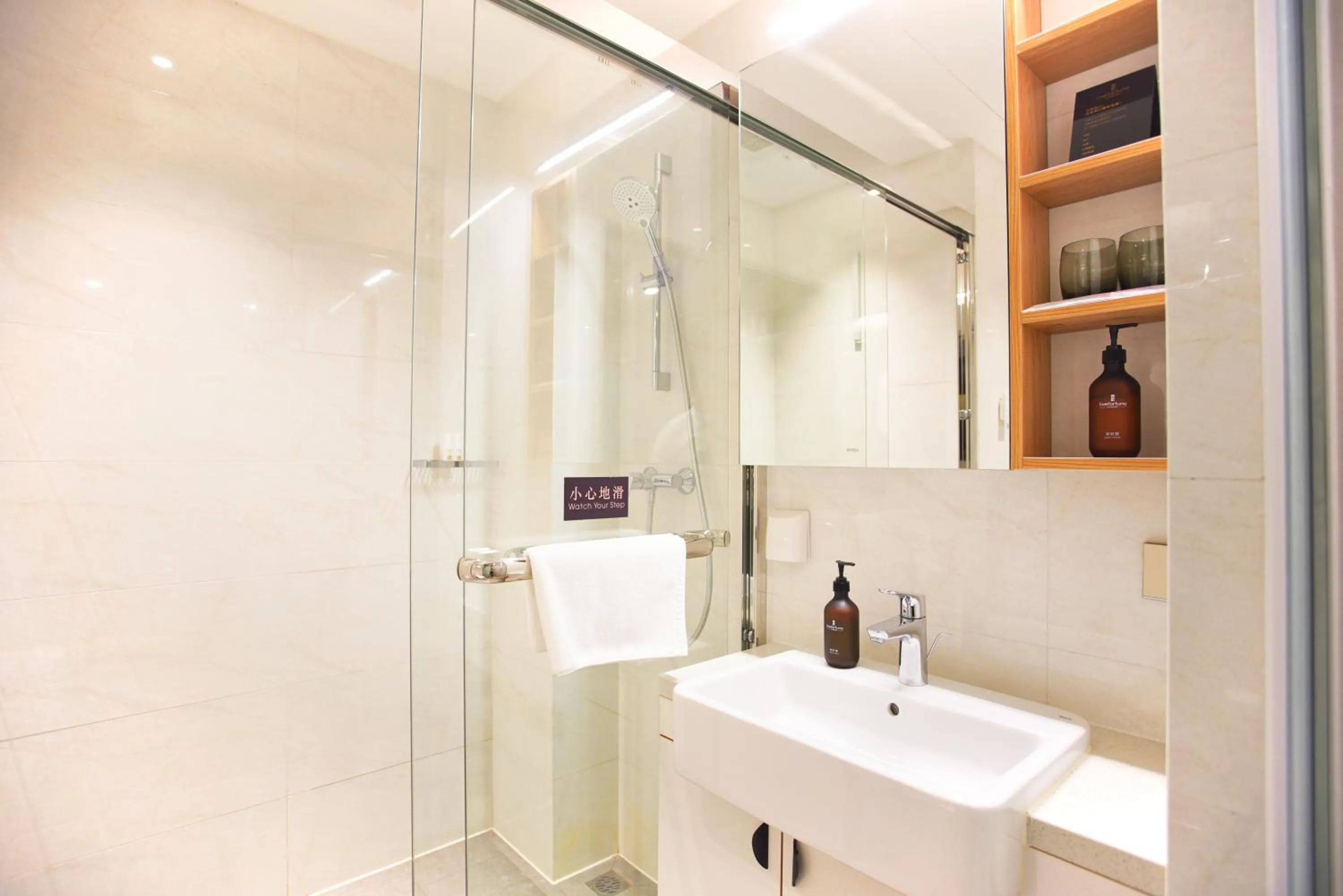 Bathroom in Livefortuna Hotel