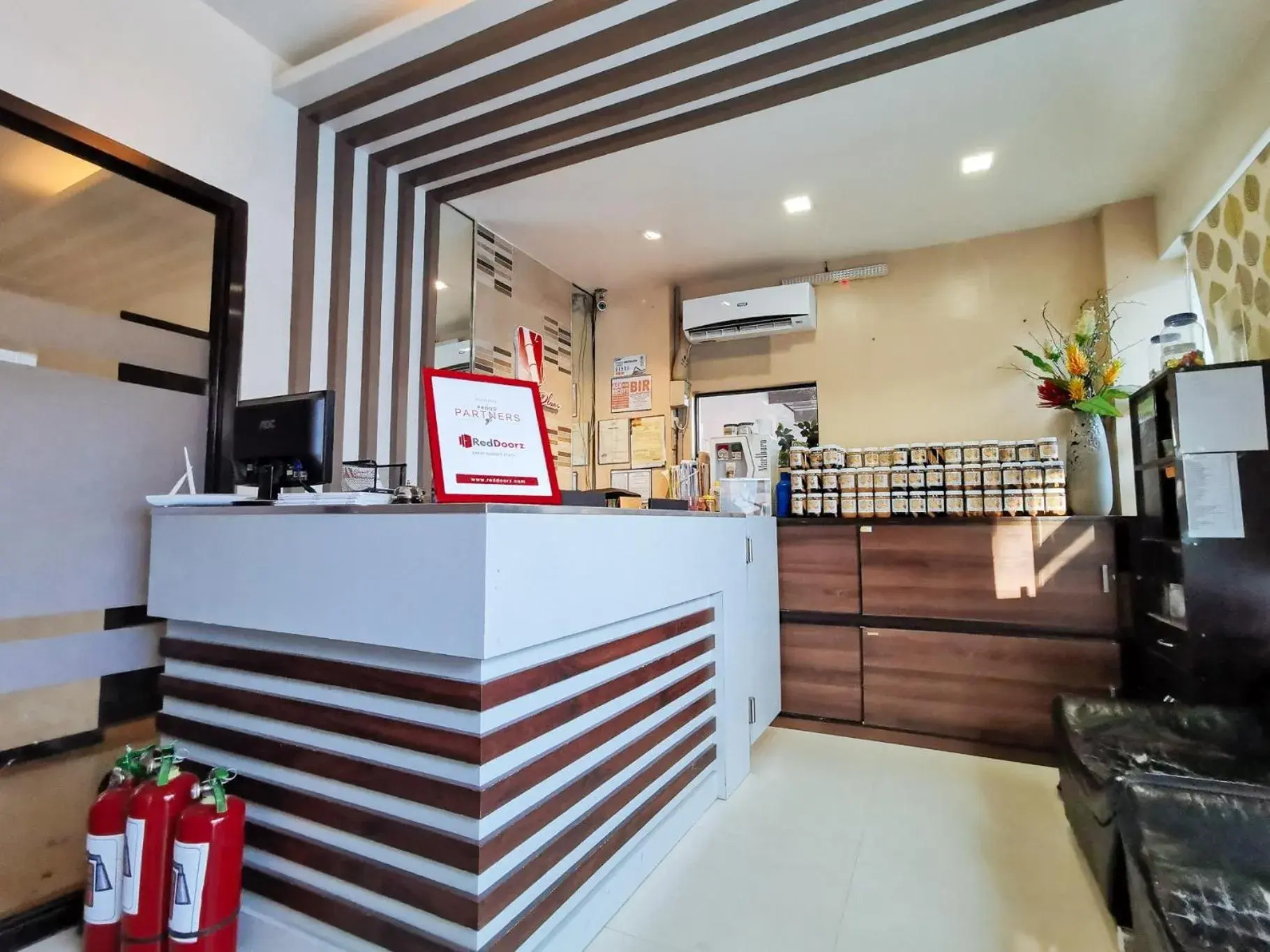 Lobby or reception in RedDoorz Plus near Robinsons Place Gensan Lobby or reception in RedDoorz Plus near Robinsons Place Gensan