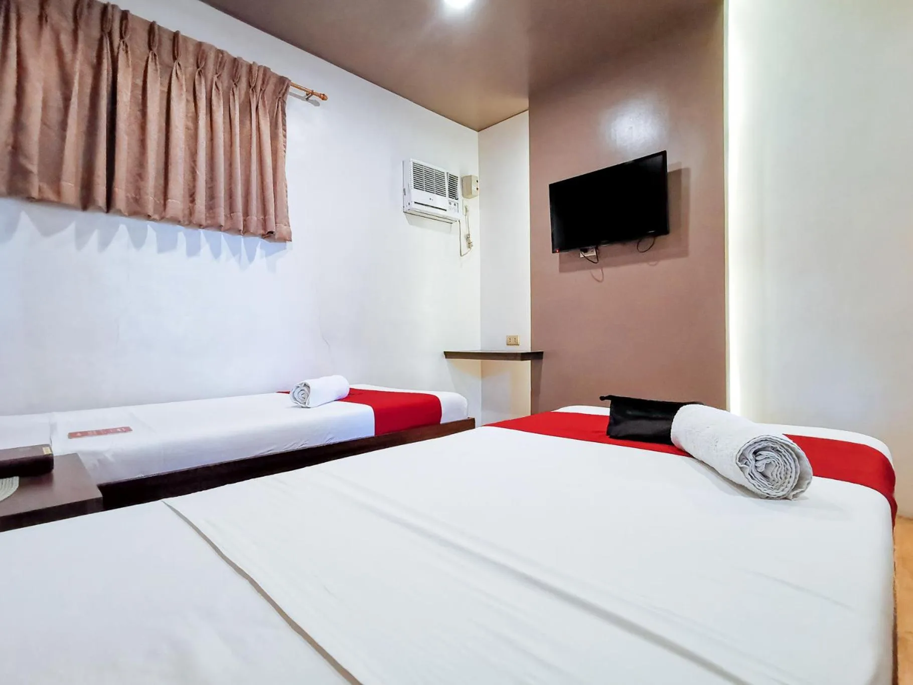 Bed in RedDoorz Plus near Robinsons Place Gensan