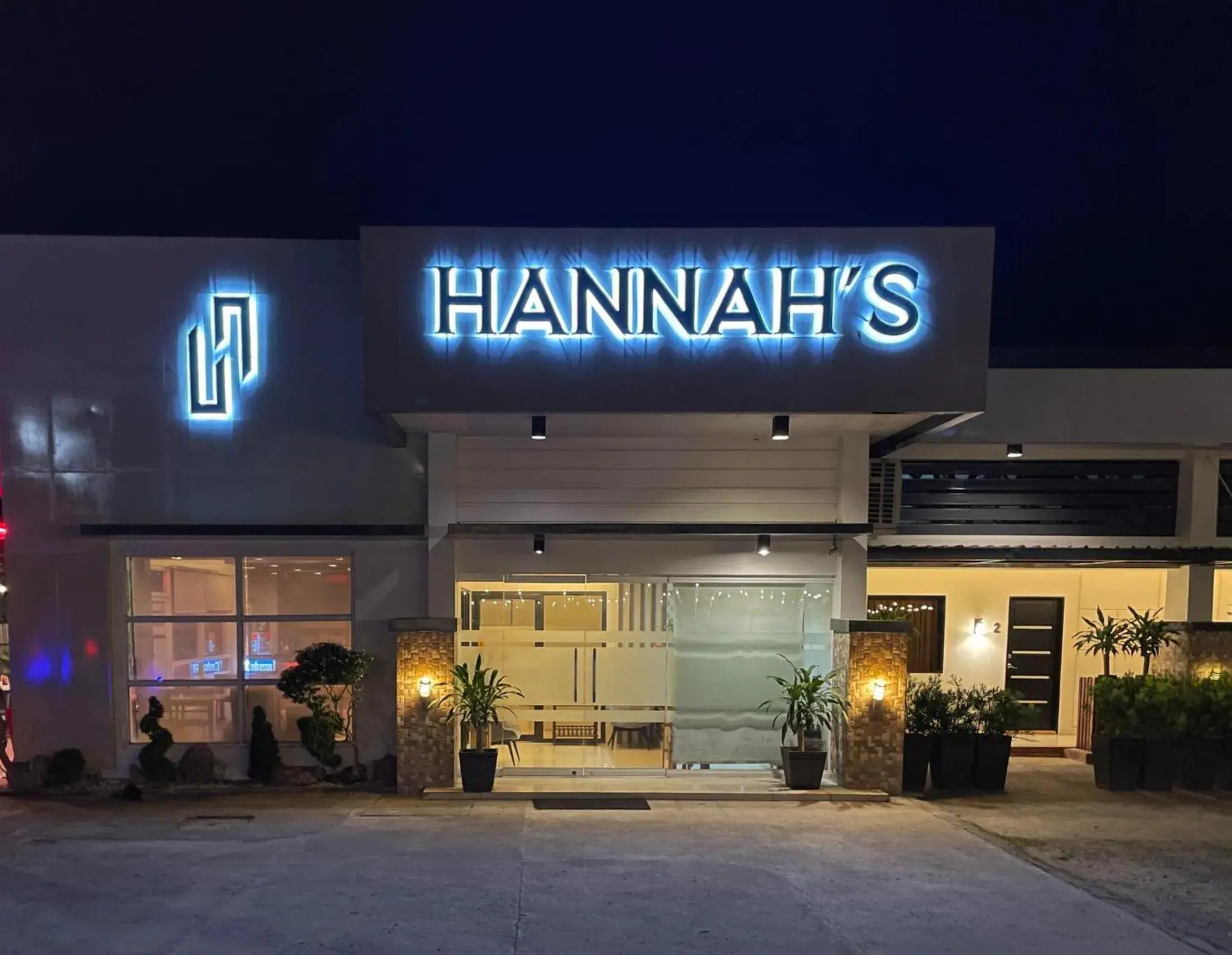 Property building in RedDoorz Plus near Robinsons Place Gensan Property building in RedDoorz Plus near Robinsons Place Gensan