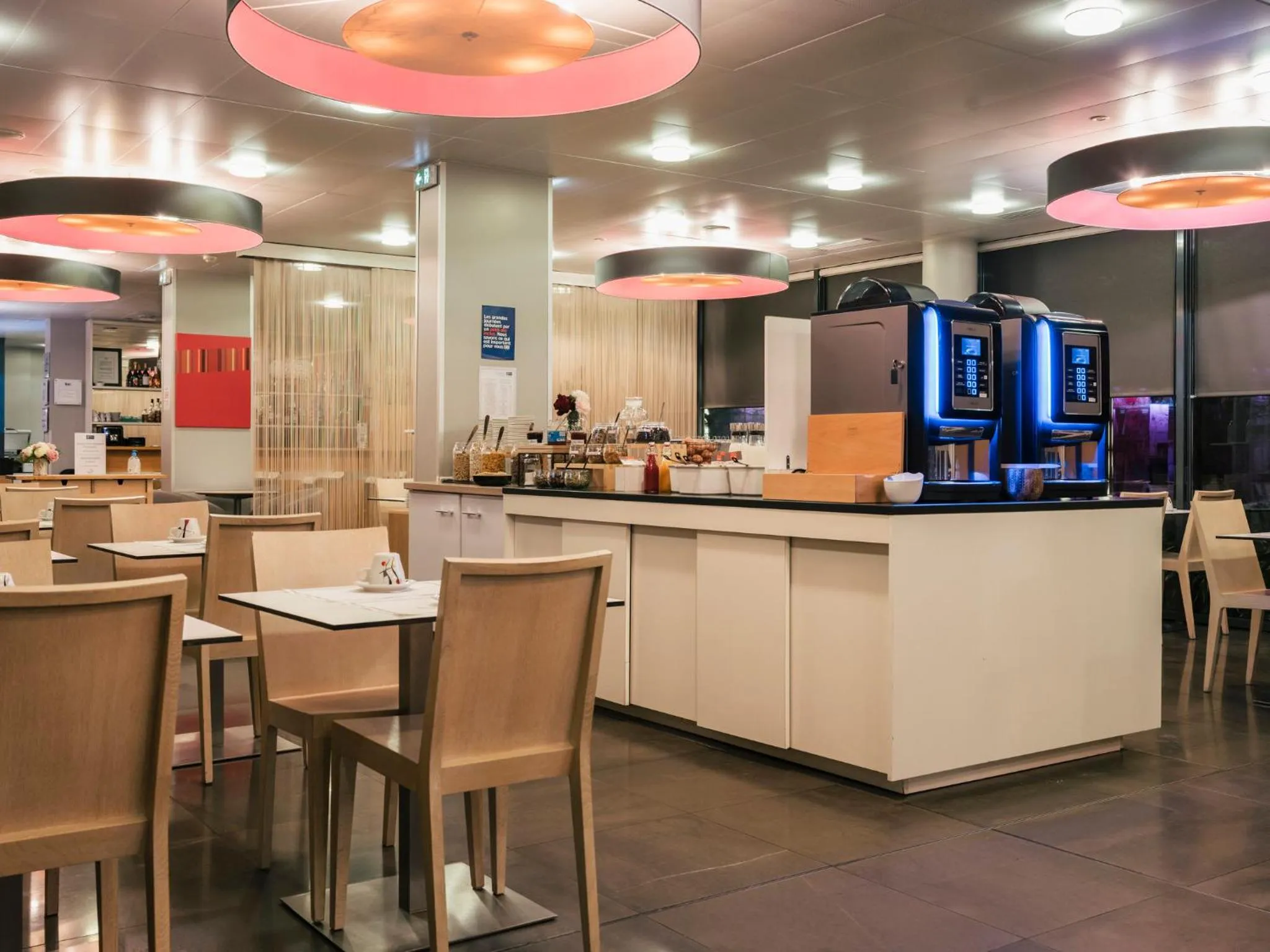 Breakfast in Holiday Inn Express Saint-Nazaire by IHG