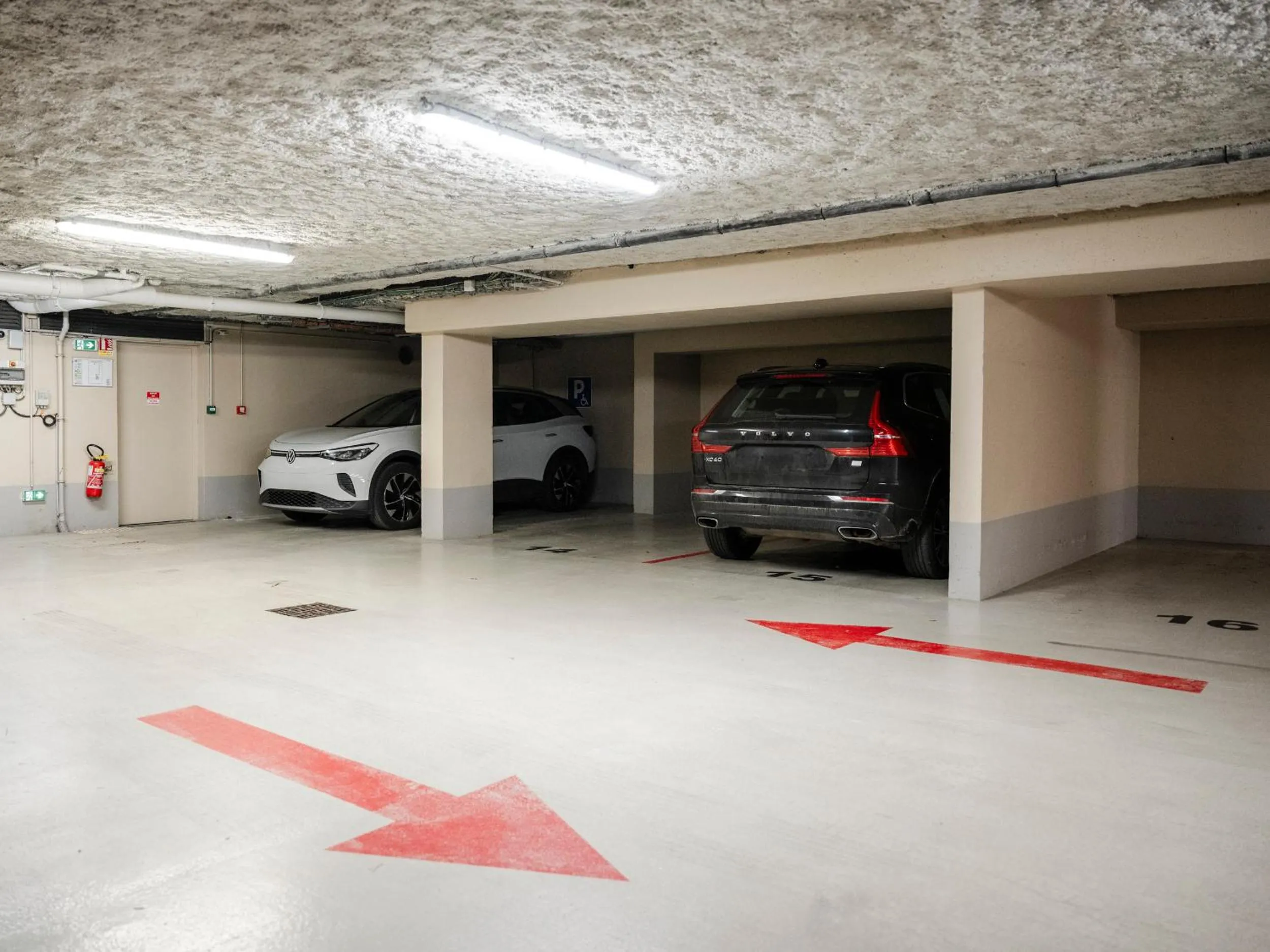 Parking in Holiday Inn Express Saint-Nazaire by IHG