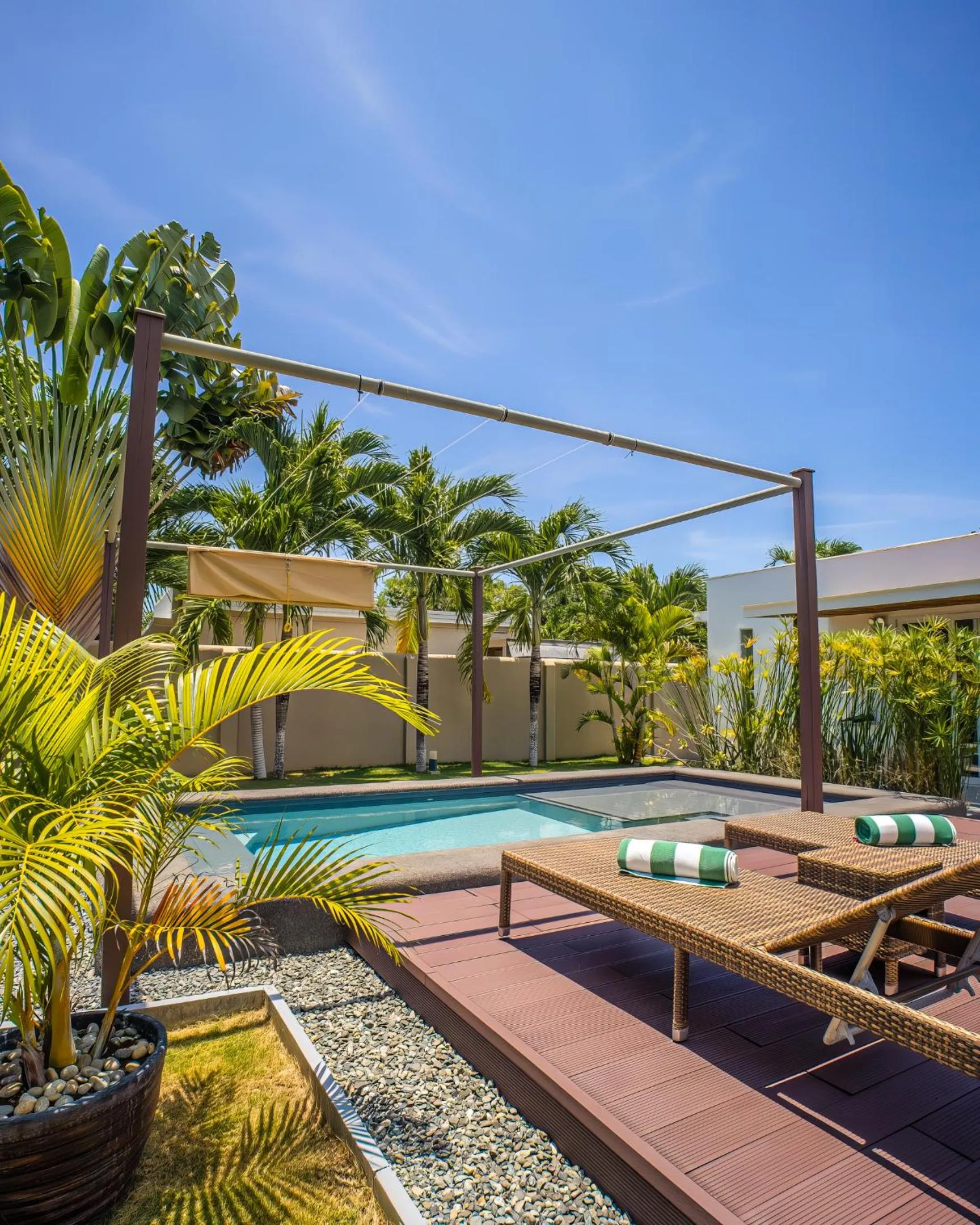 Day in Halamanan Residences